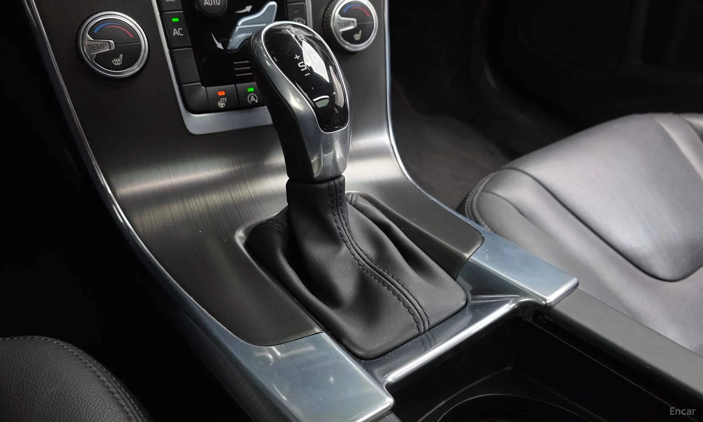 Volvo S60 превью 9