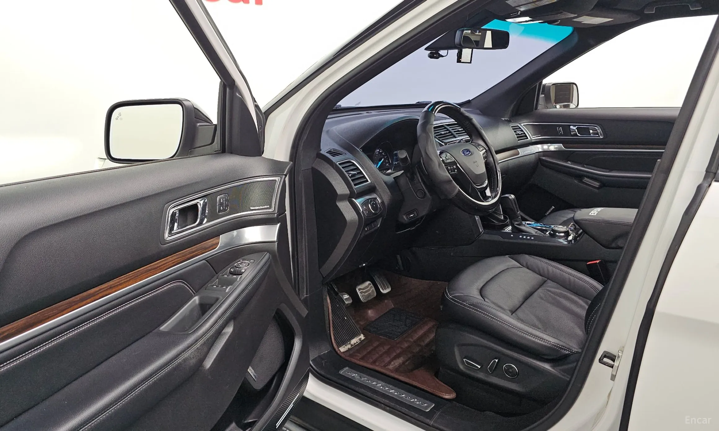 Ford Explorer превью 10