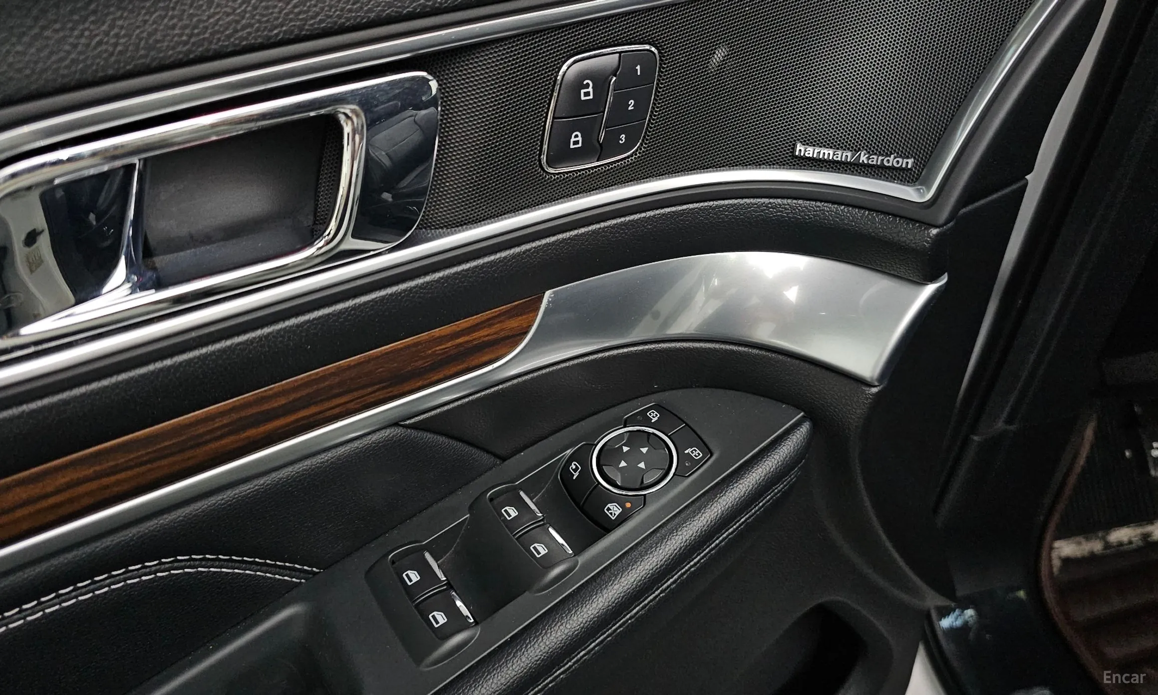 Ford Explorer превью 18