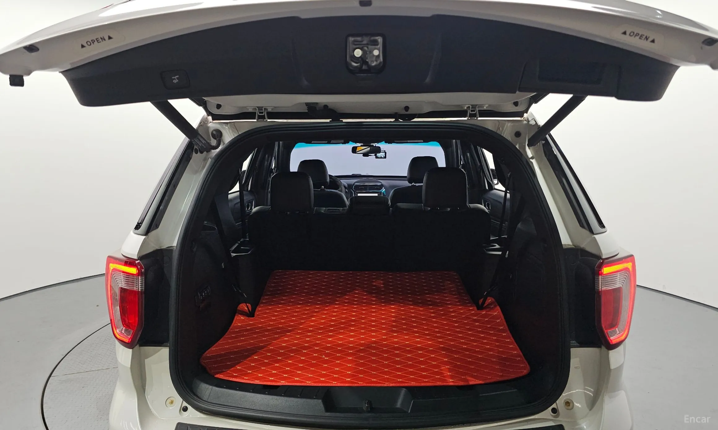 Ford Explorer превью 20