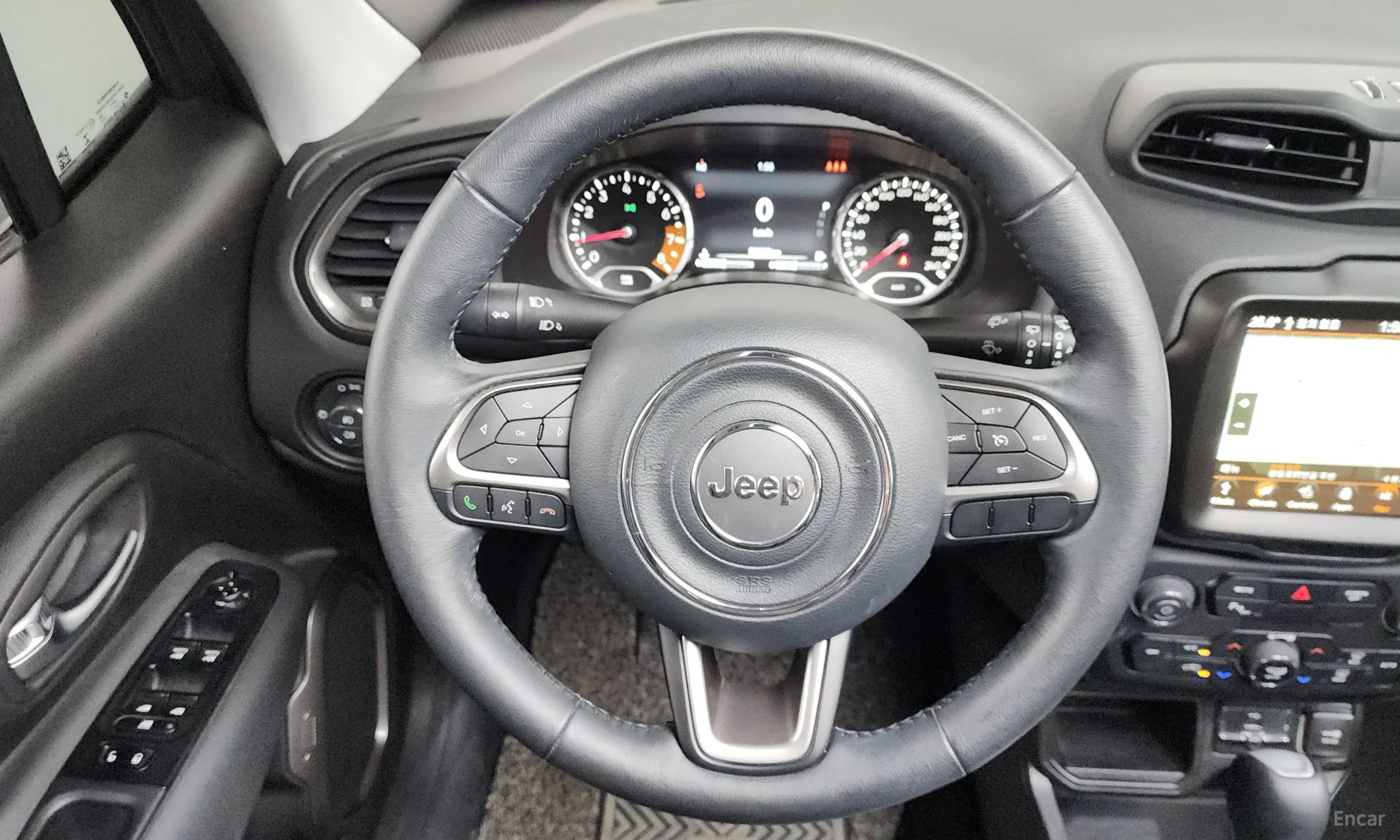 Jeep Renegade превью 14