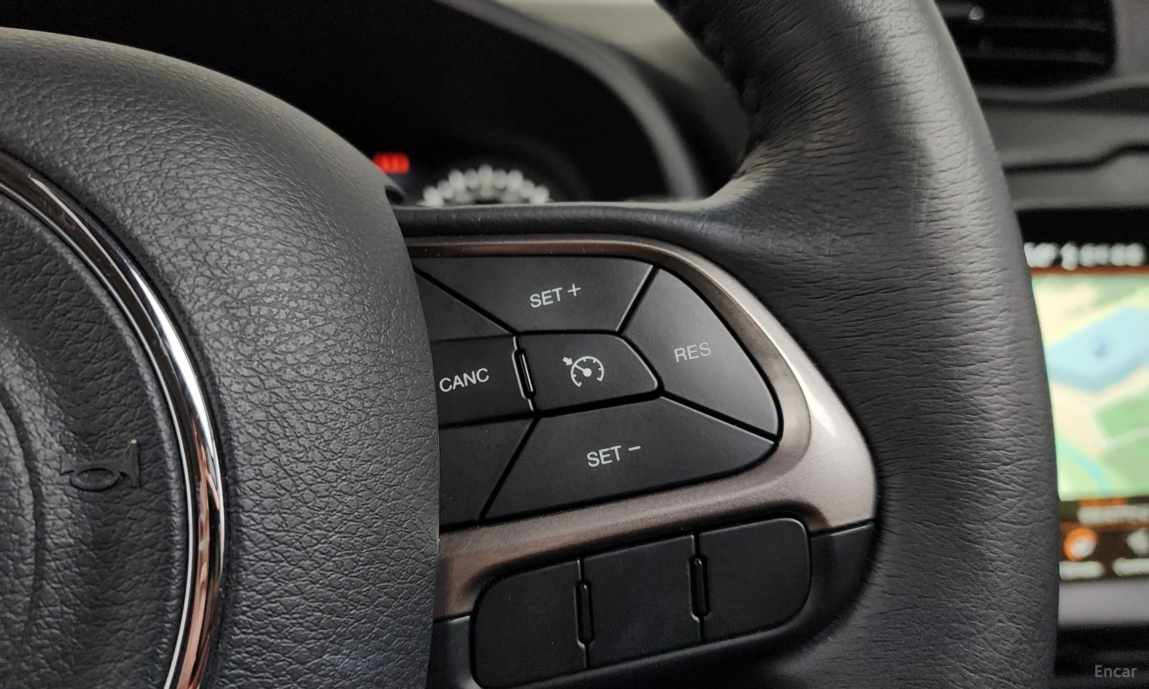 Jeep Renegade превью 16