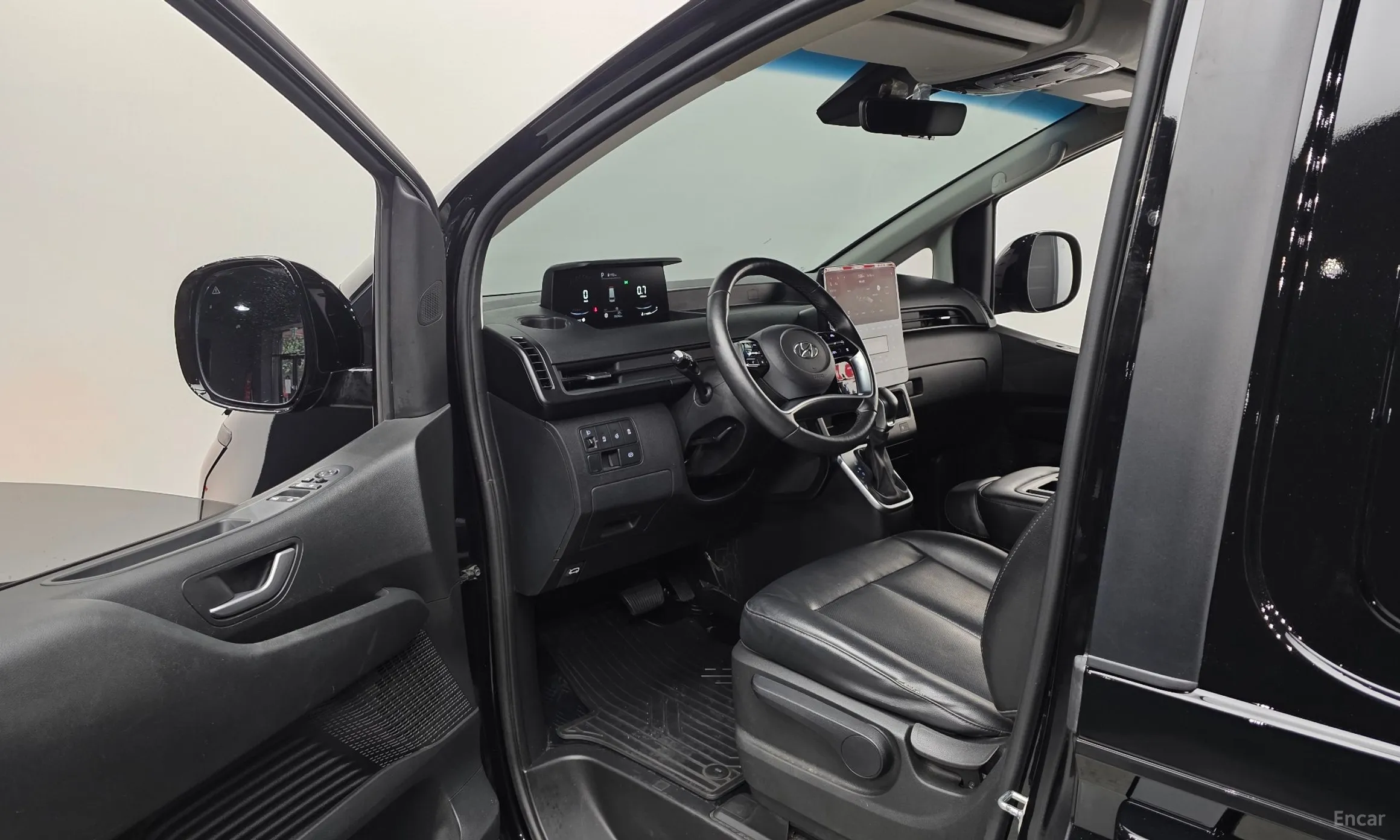 Hyundai Staria превью 10