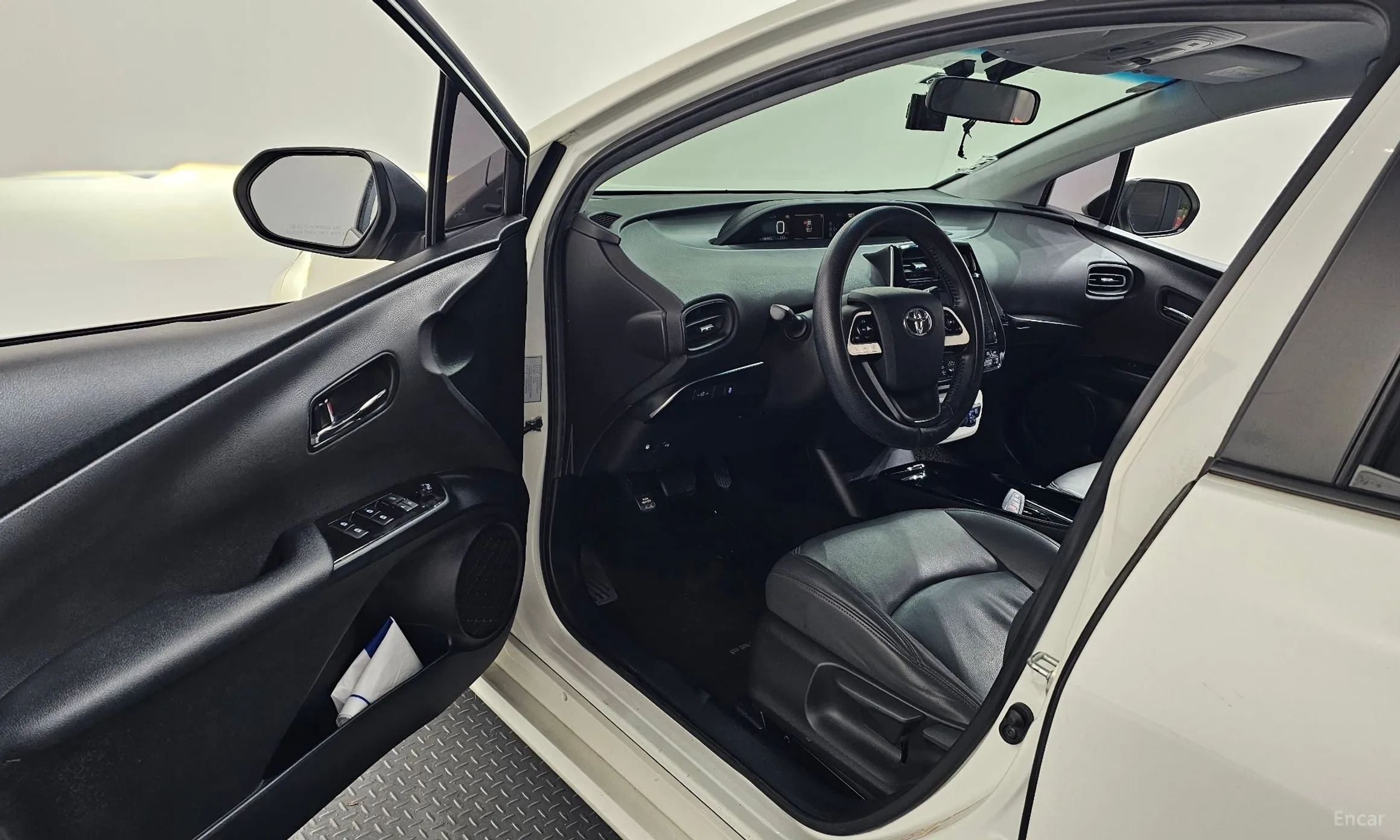 Toyota Prius 4th Generation превью 10