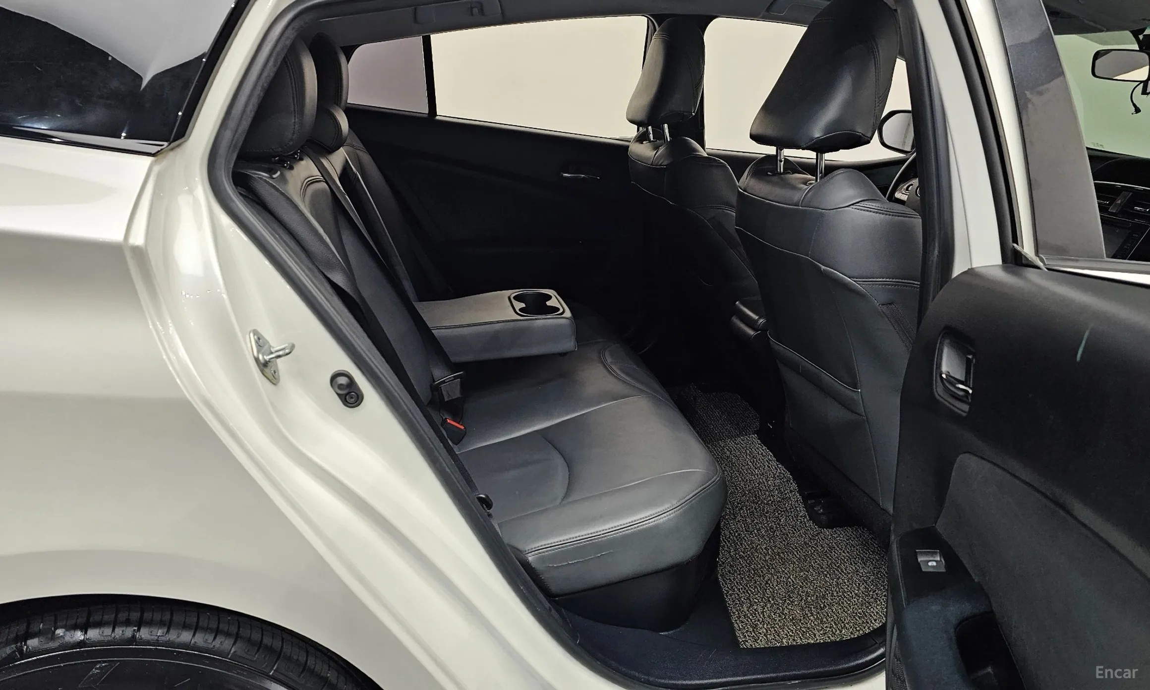 Toyota Prius 4th Generation превью 11
