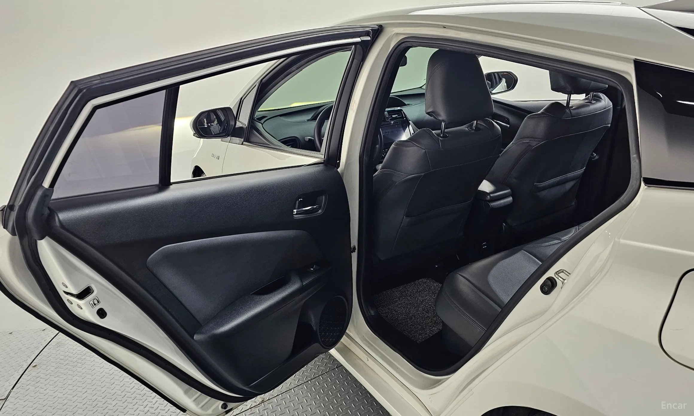 Toyota Prius 4th Generation превью 20