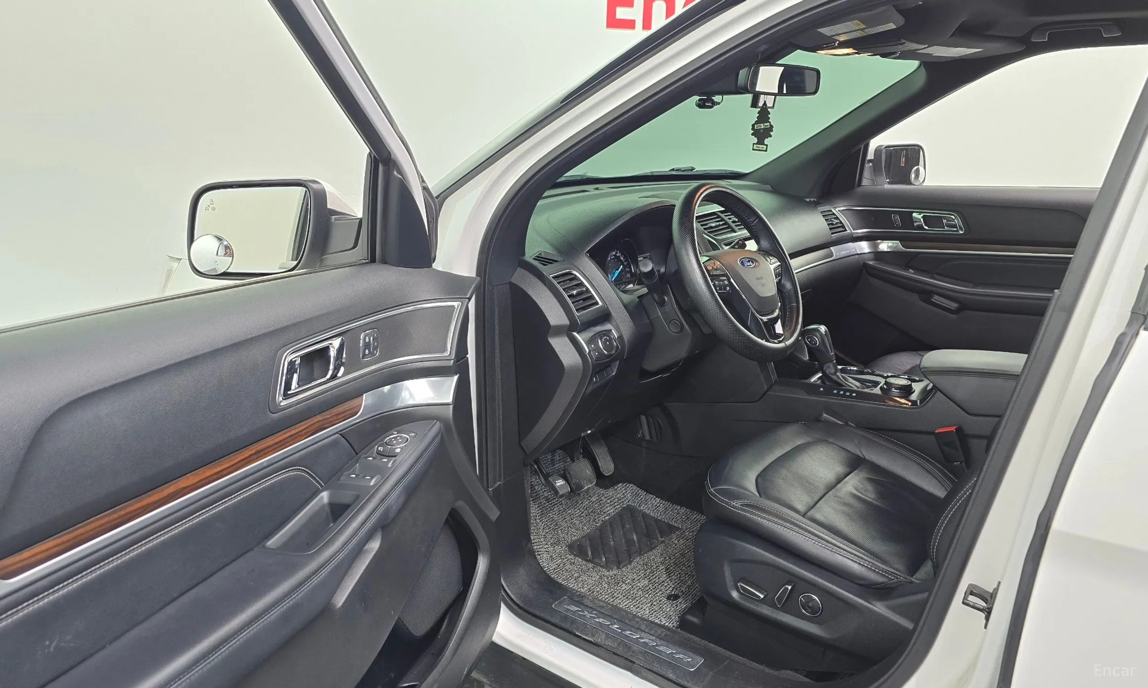Ford Explorer превью 10