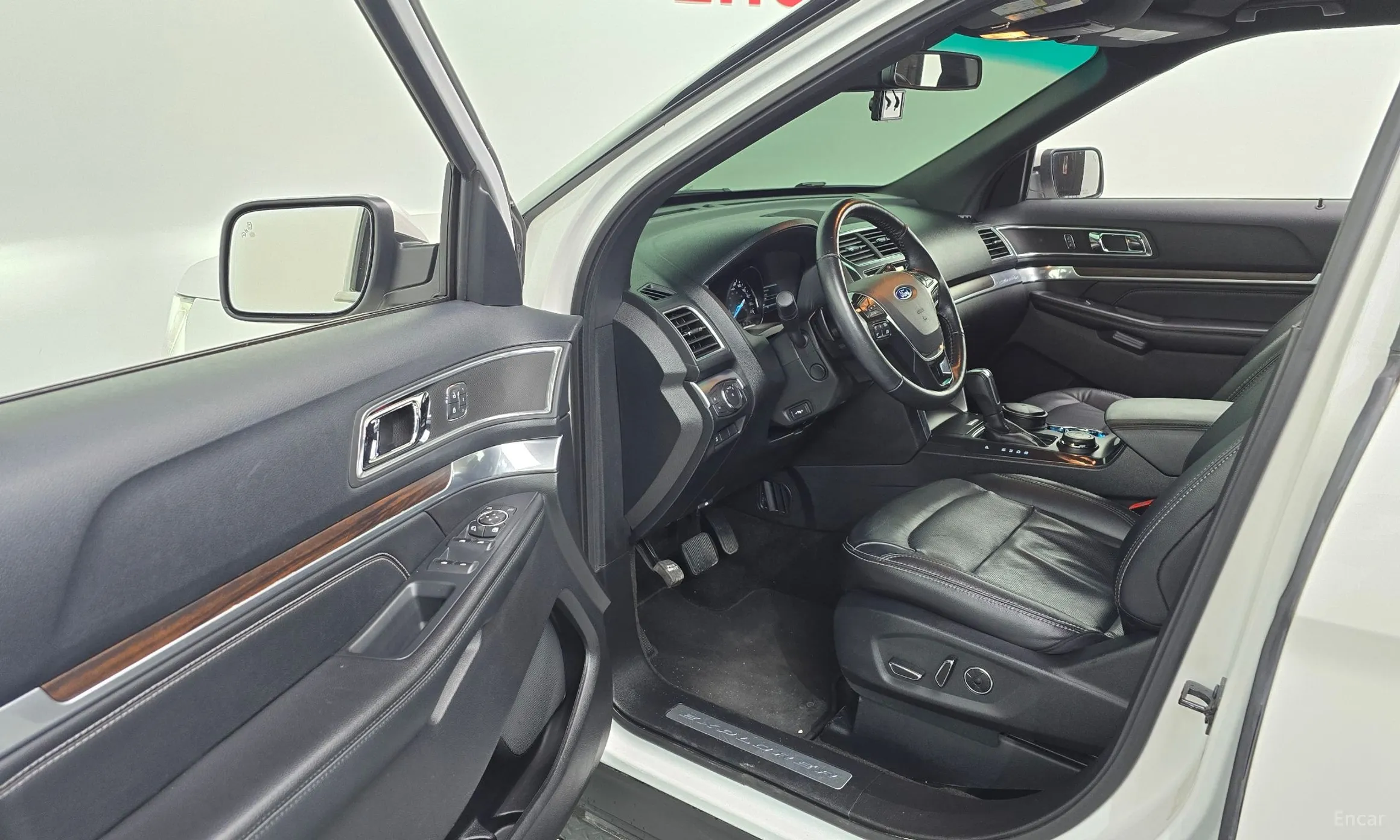 Ford Explorer превью 10