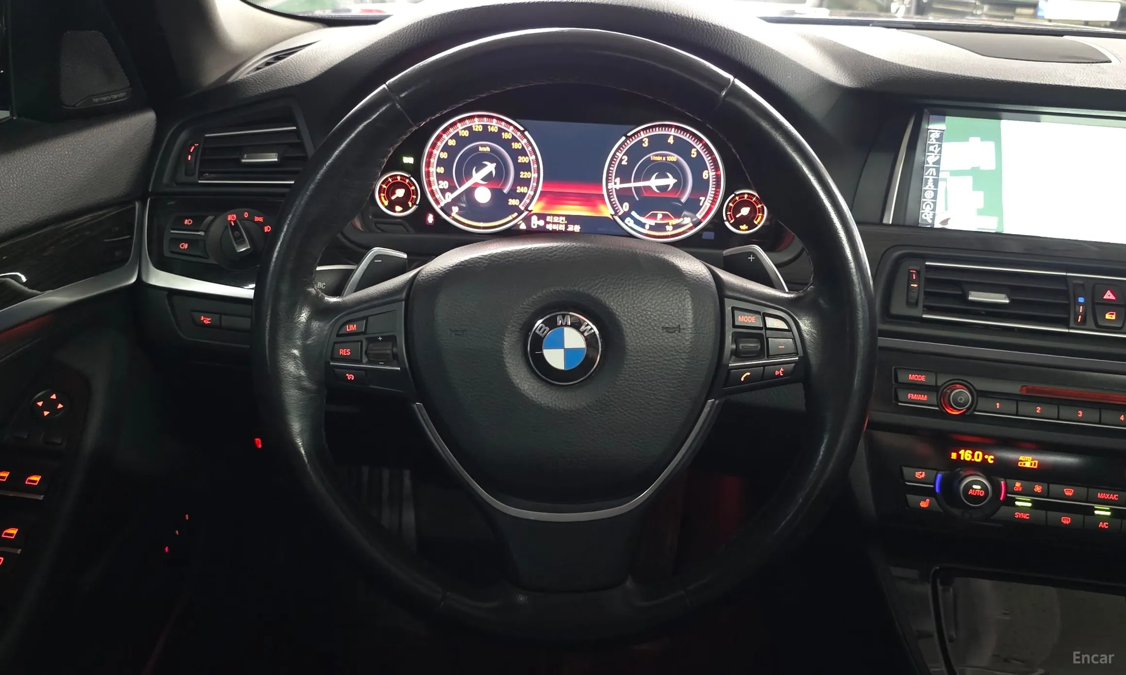 BMW 5 Series (F10) превью 12