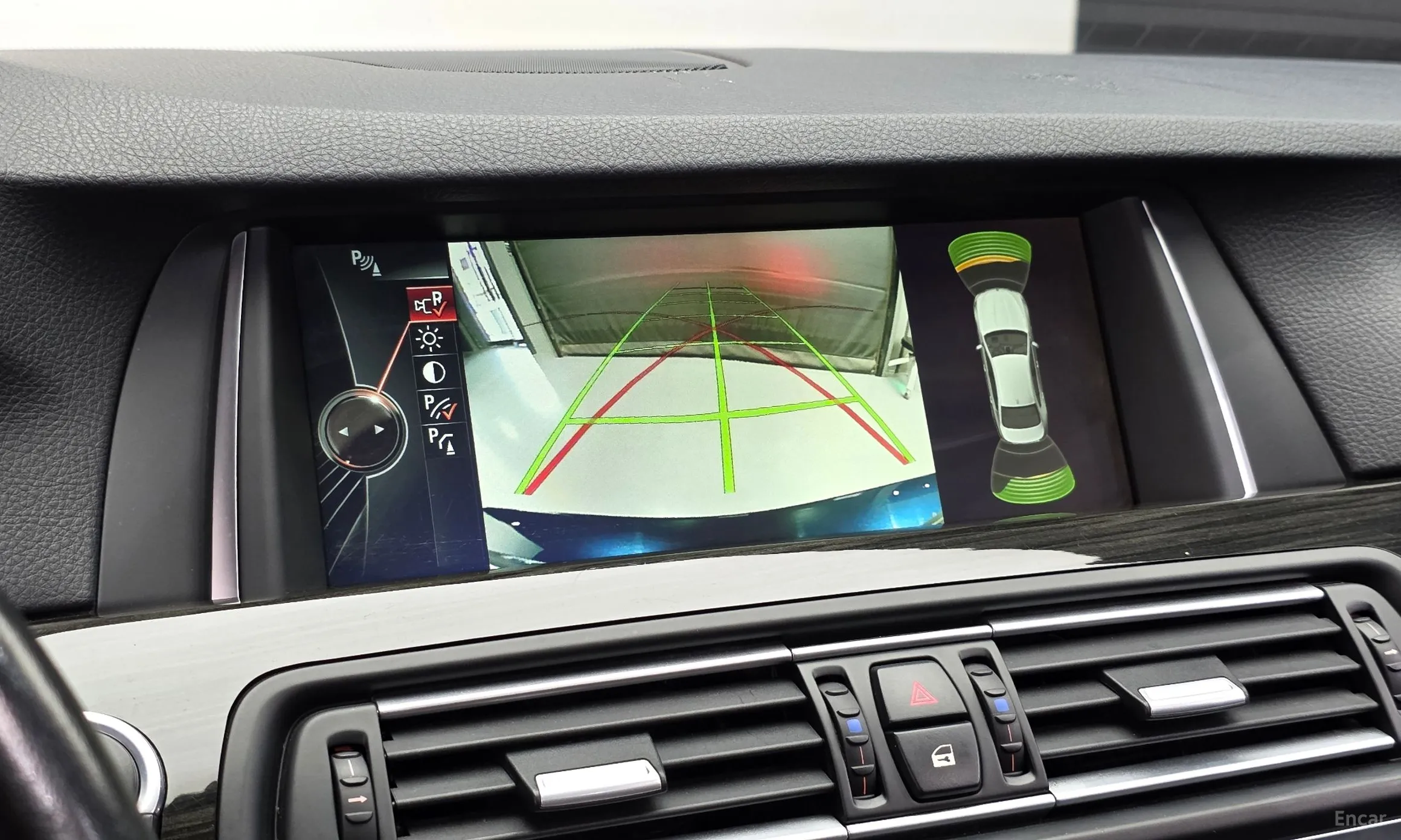 BMW 5 Series (F10) превью 14