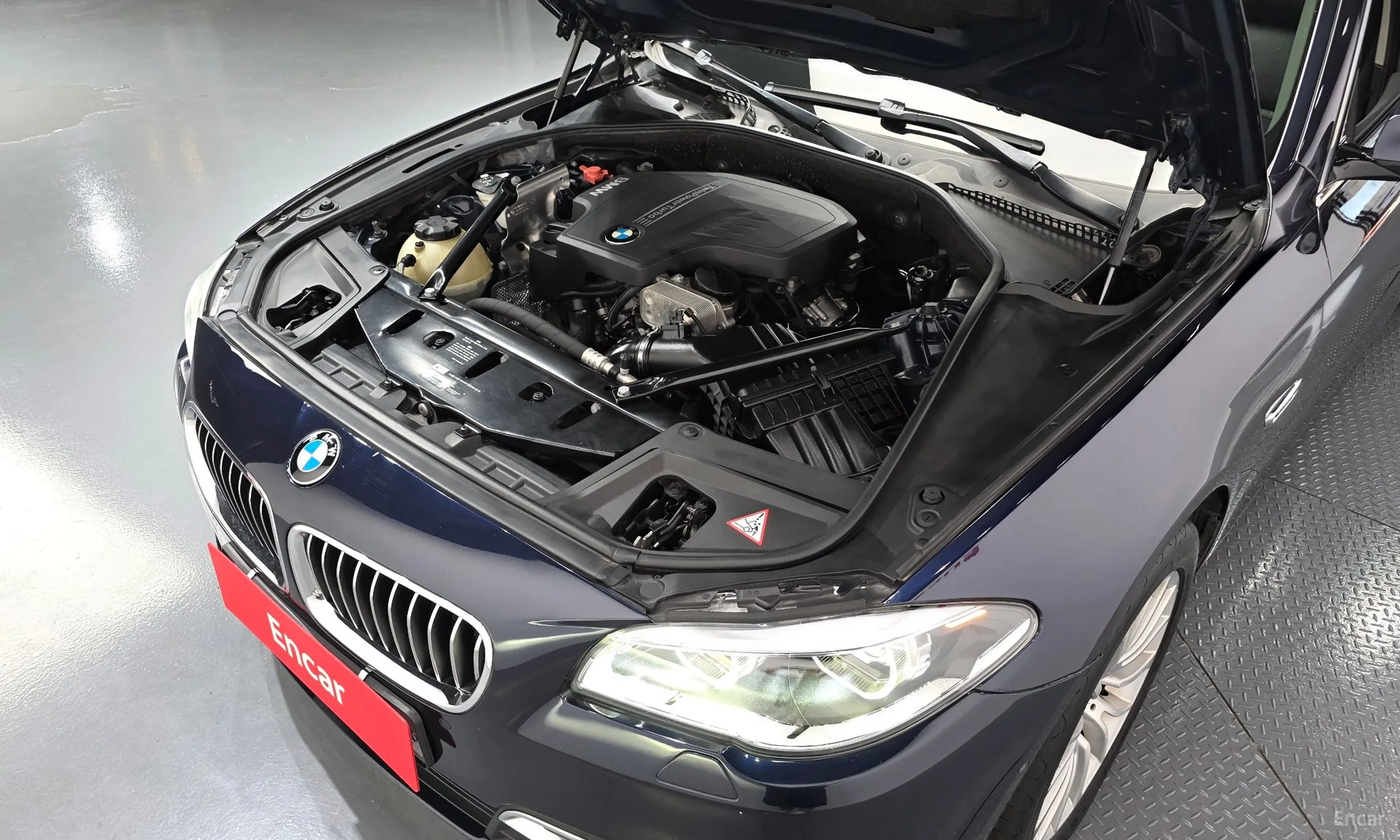 BMW 5 Series (F10) превью 6
