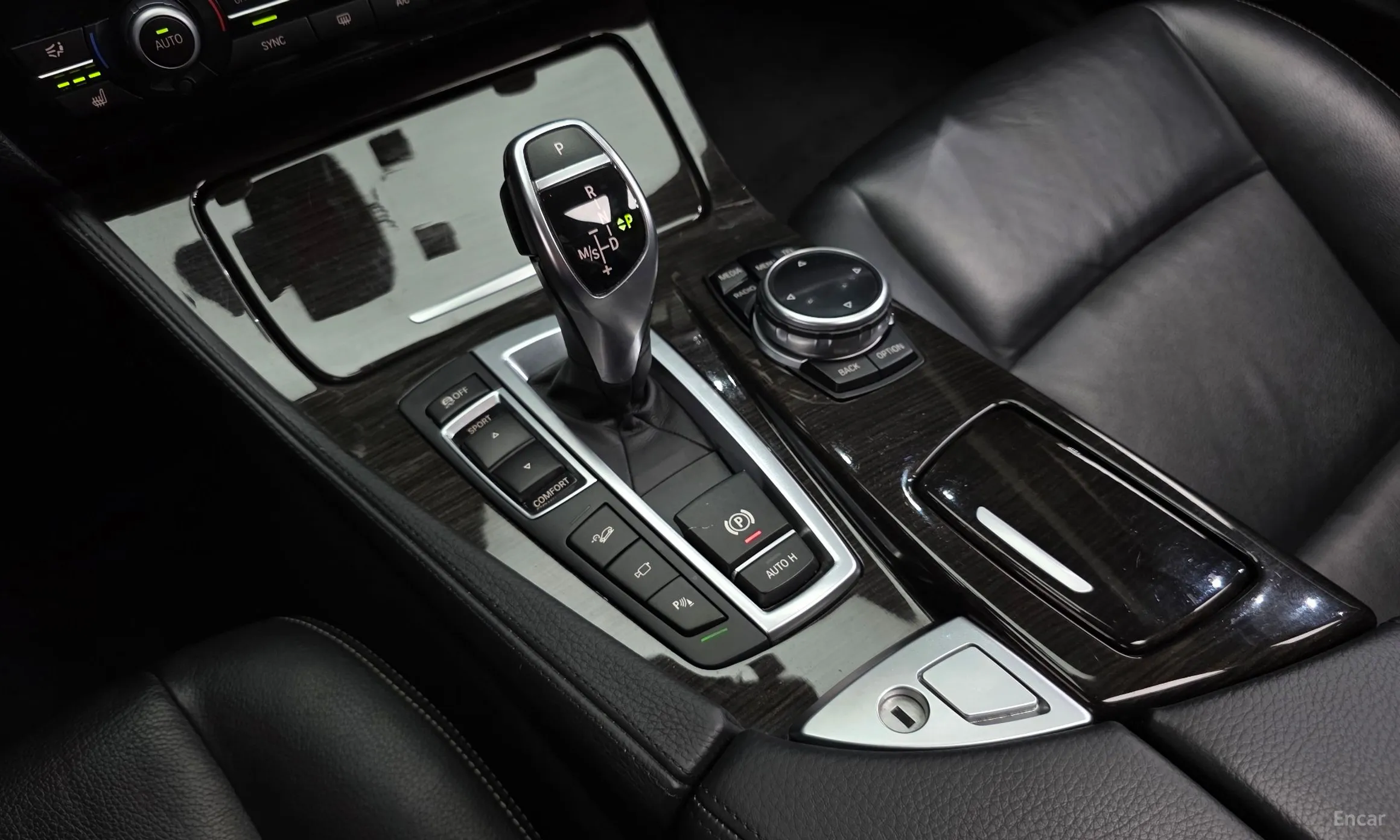 BMW 5 Series (F10) превью 9