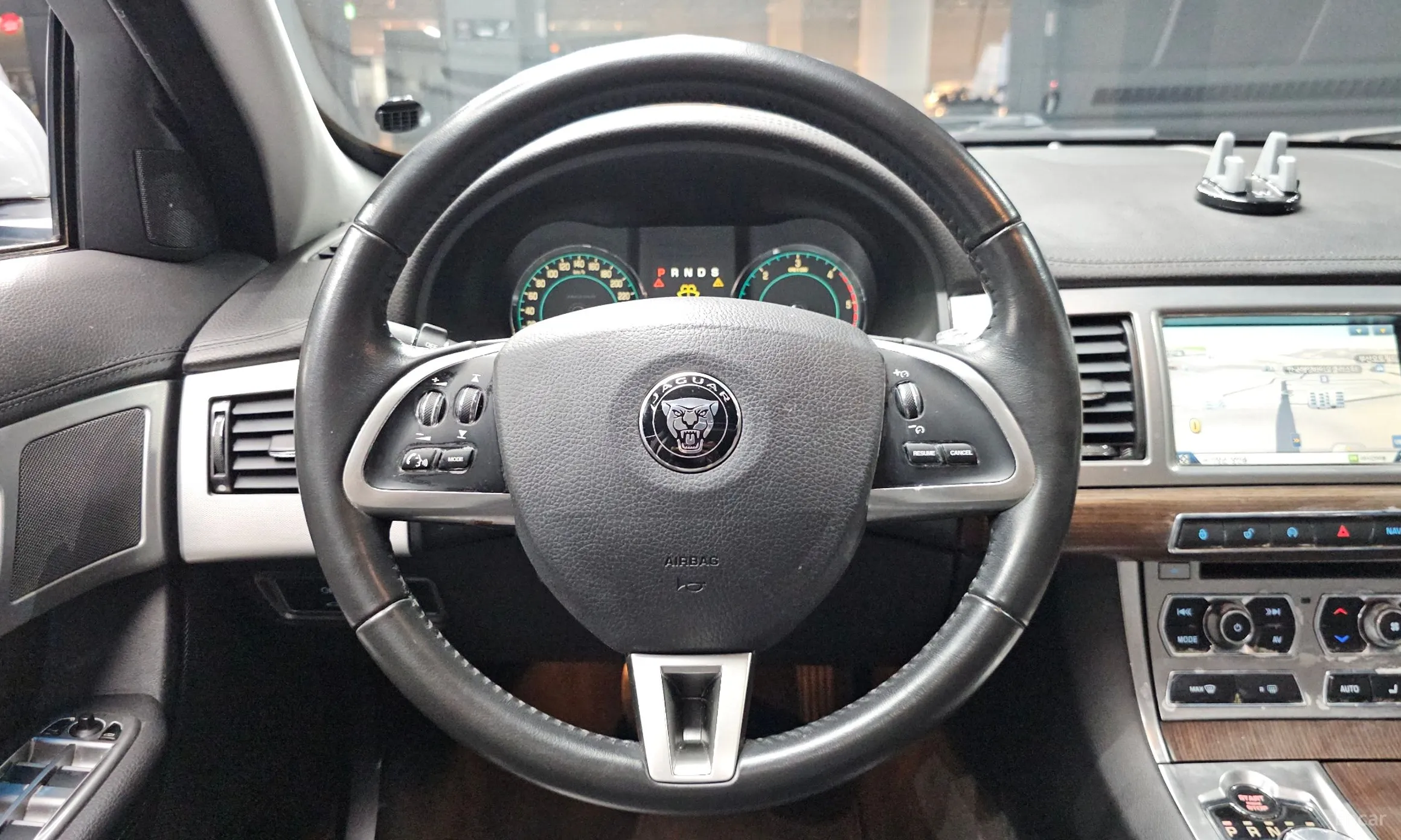 Jaguar New XF превью 13