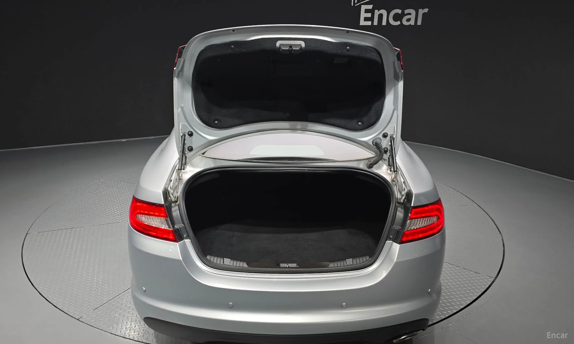 Jaguar New XF превью 20