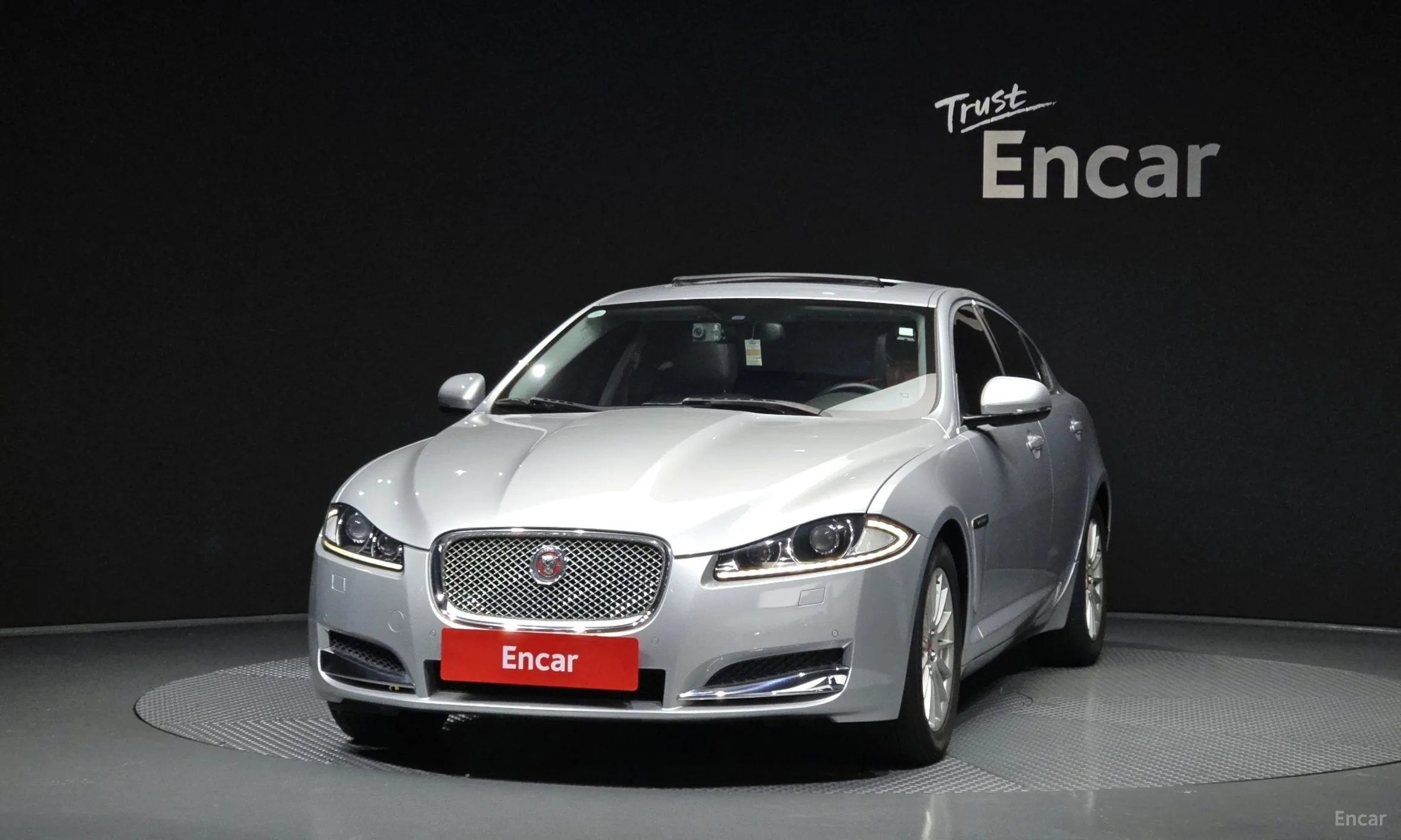 Jaguar New XF превью 3