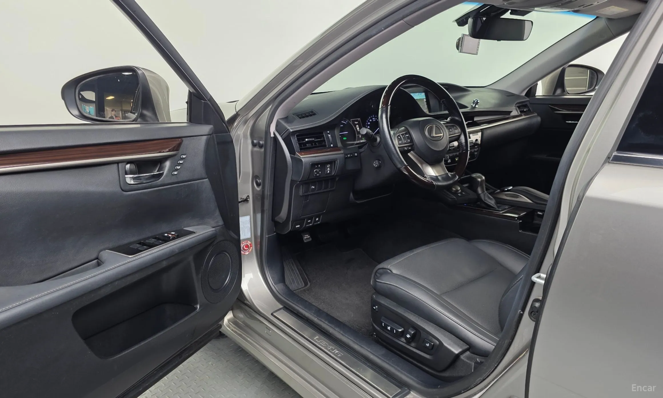 Lexus New ES300h превью 10