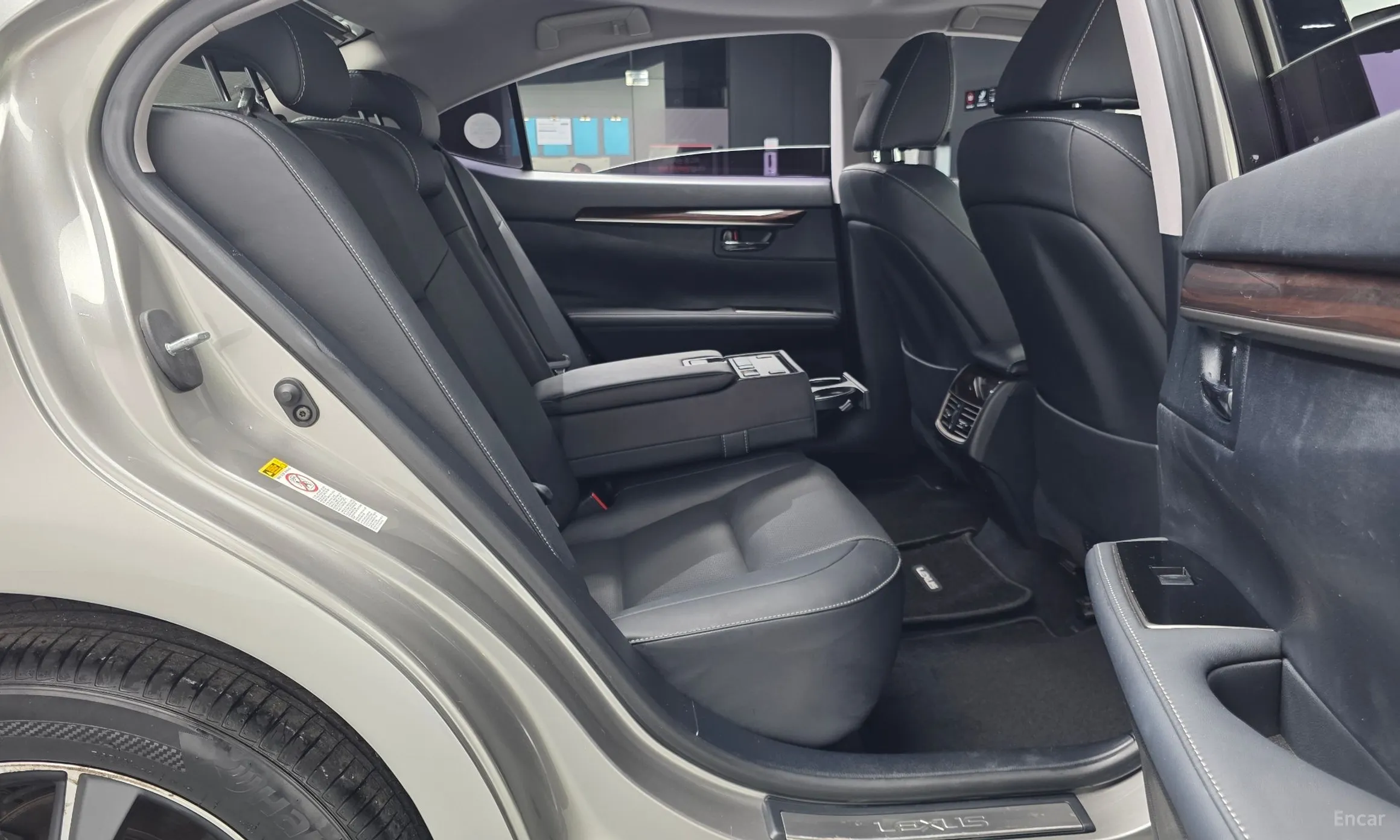 Lexus New ES300h превью 12