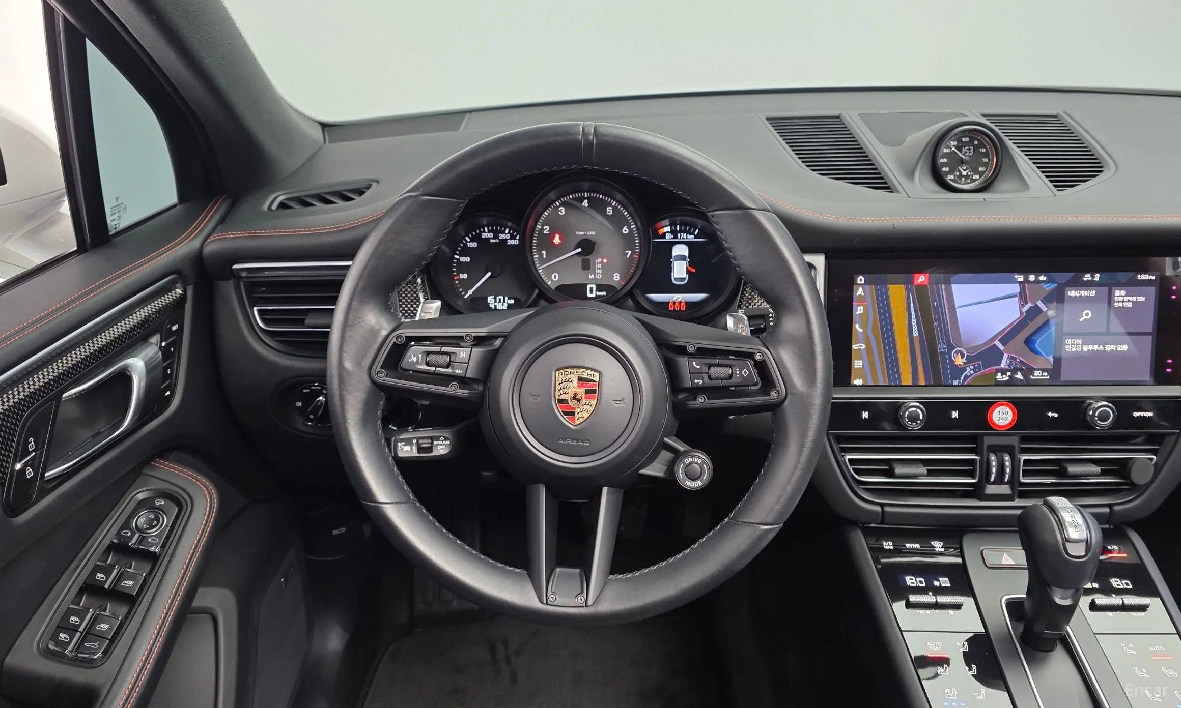Porsche Macan превью 13