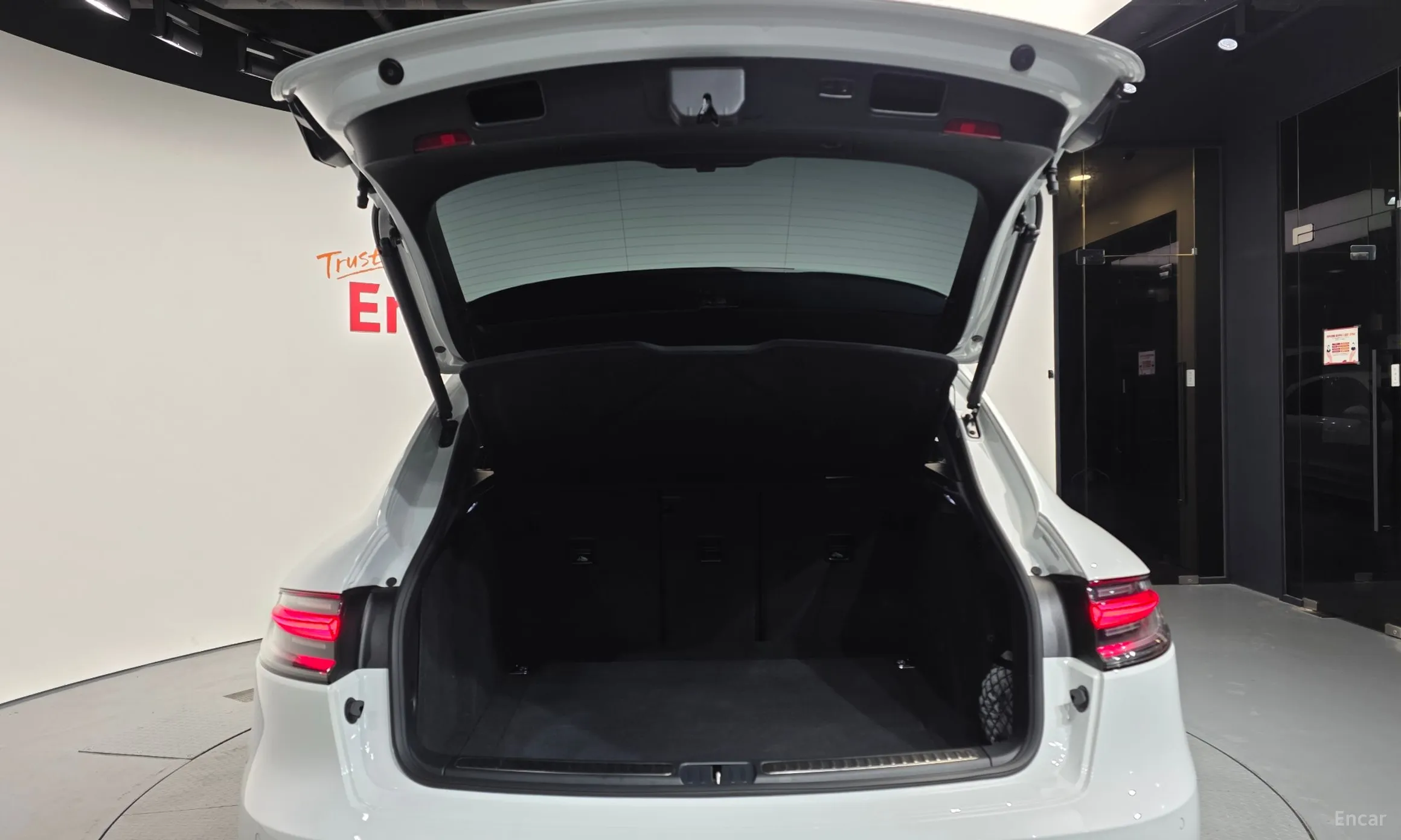Porsche Macan превью 20