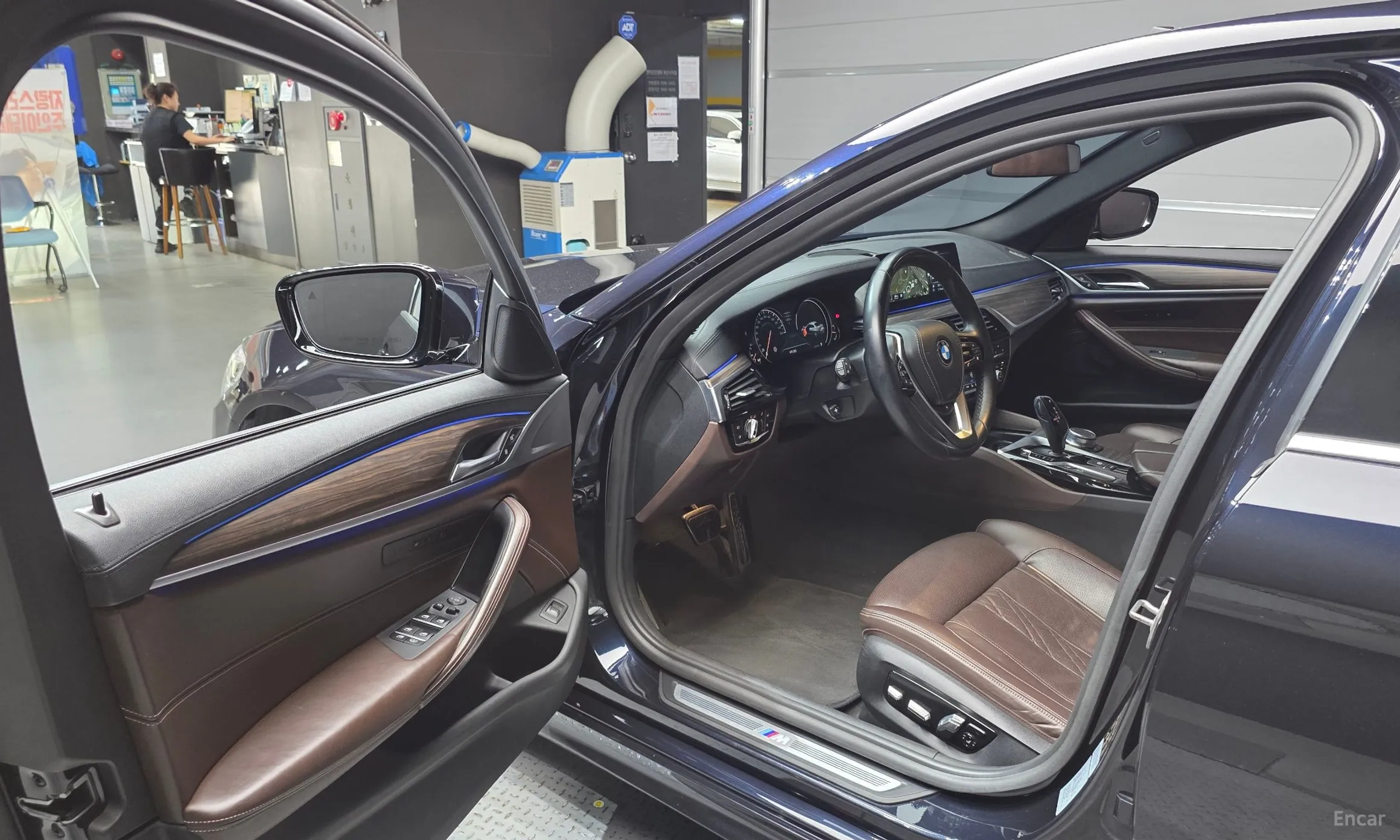 BMW 5 Series (G30) превью 10