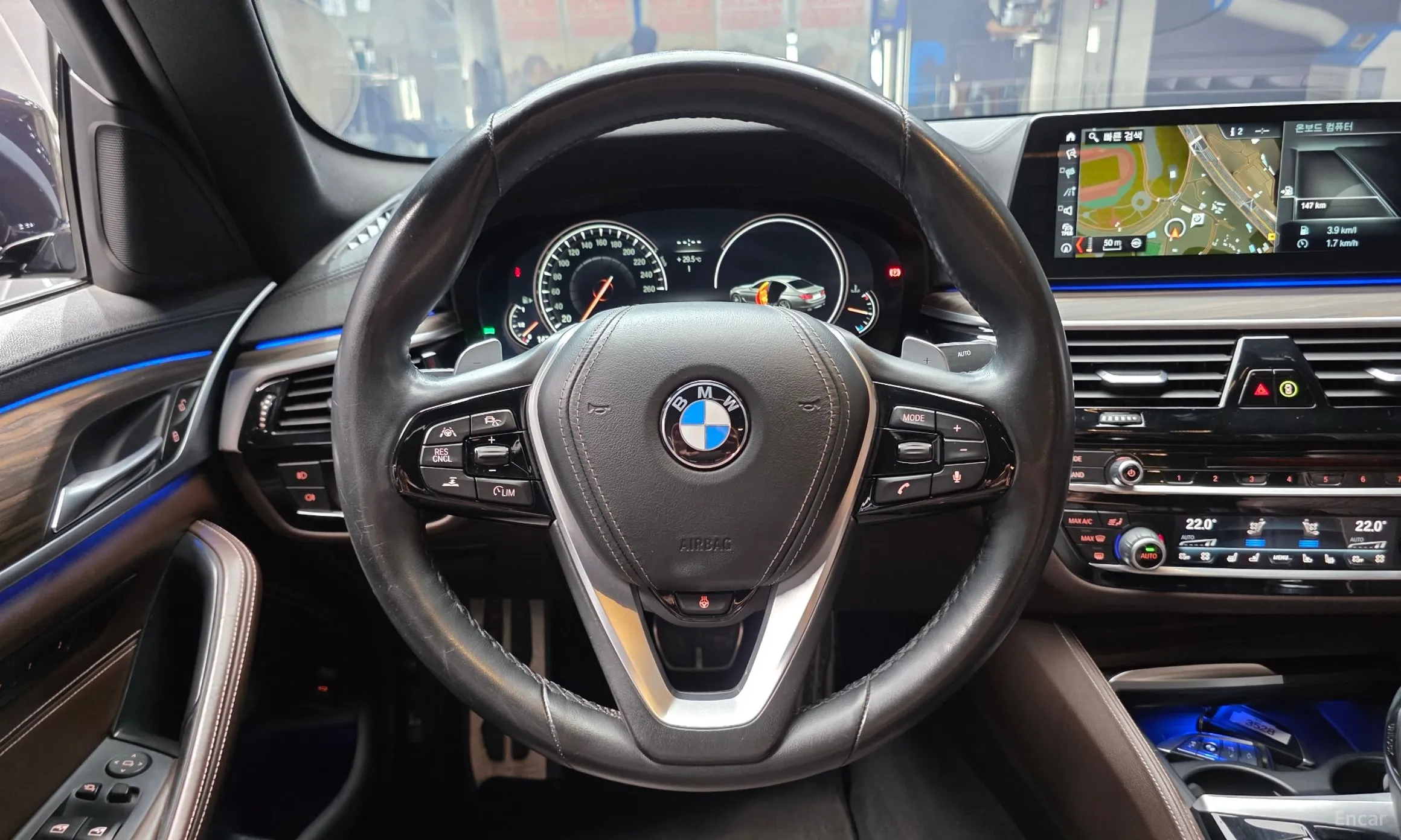 BMW 5 Series (G30) превью 13