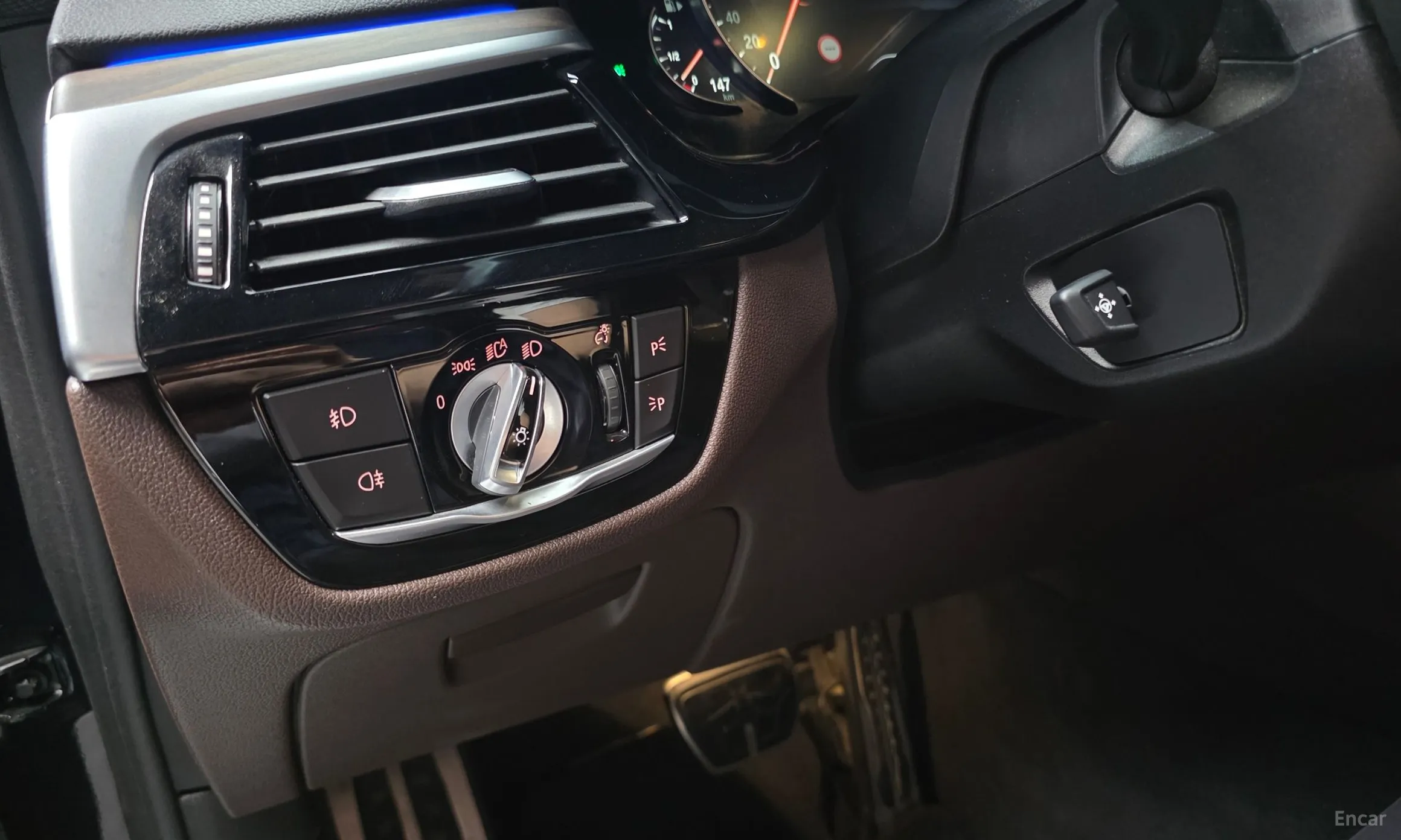 BMW 5 Series (G30) превью 17