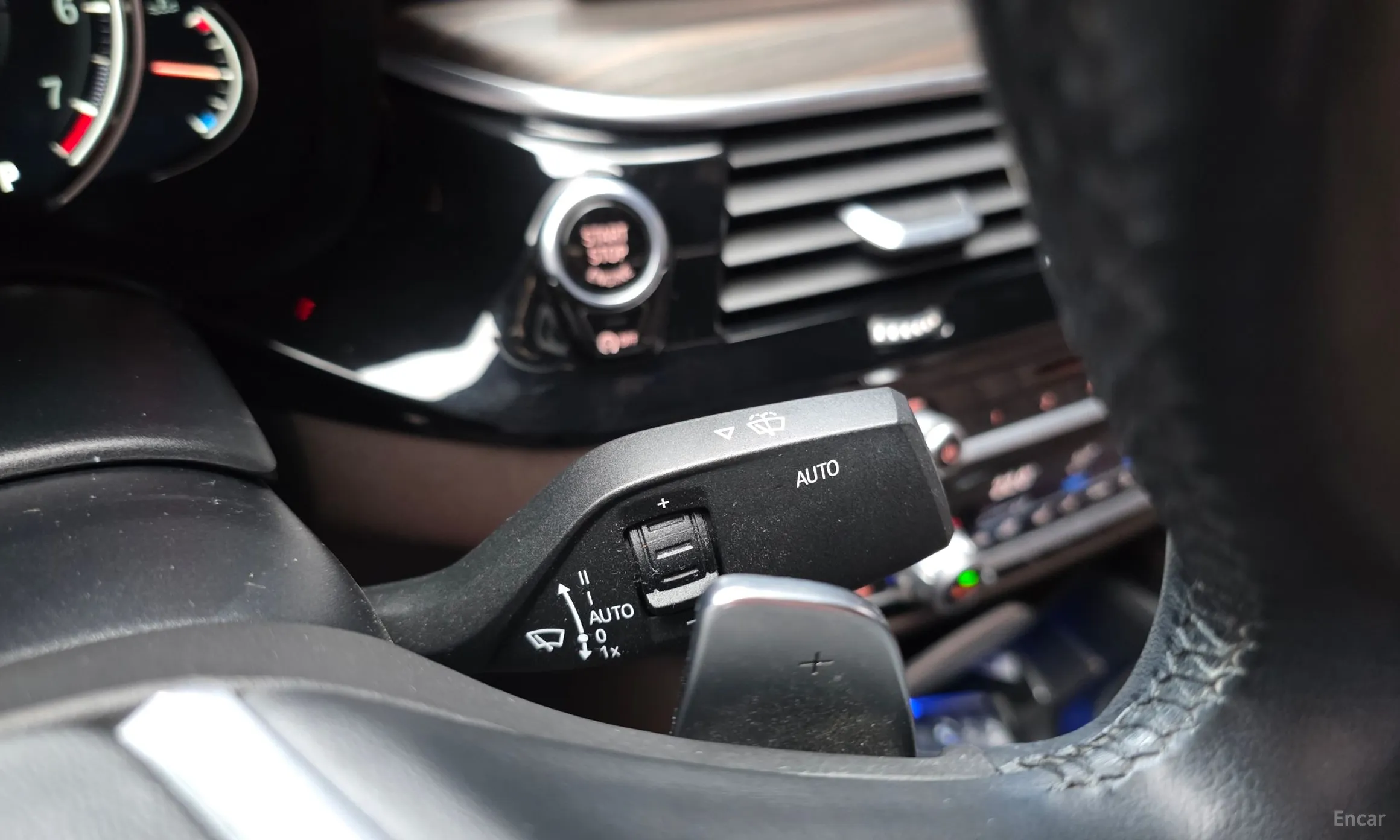 BMW 5 Series (G30) превью 18