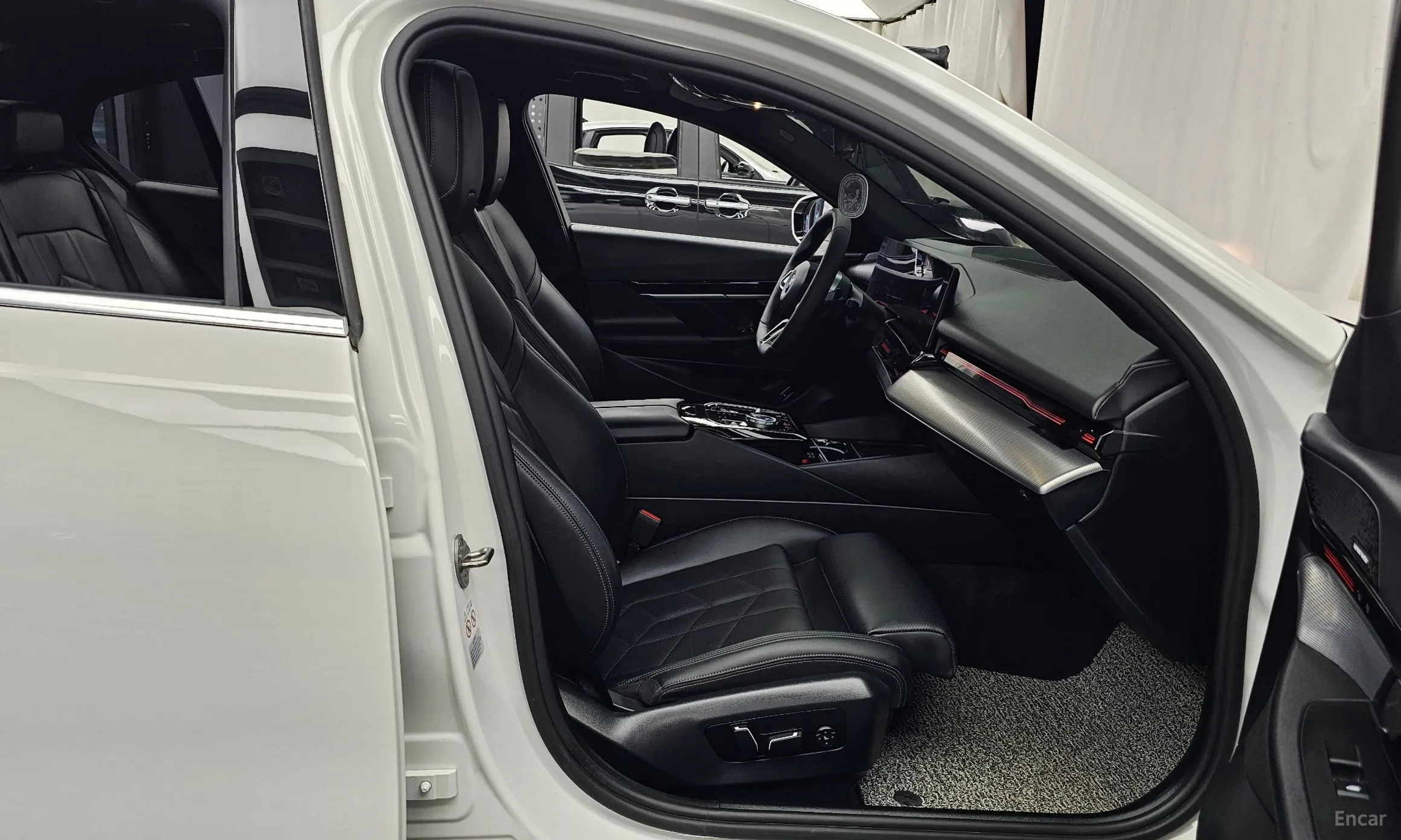 BMW 5 Series (G60) превью 11