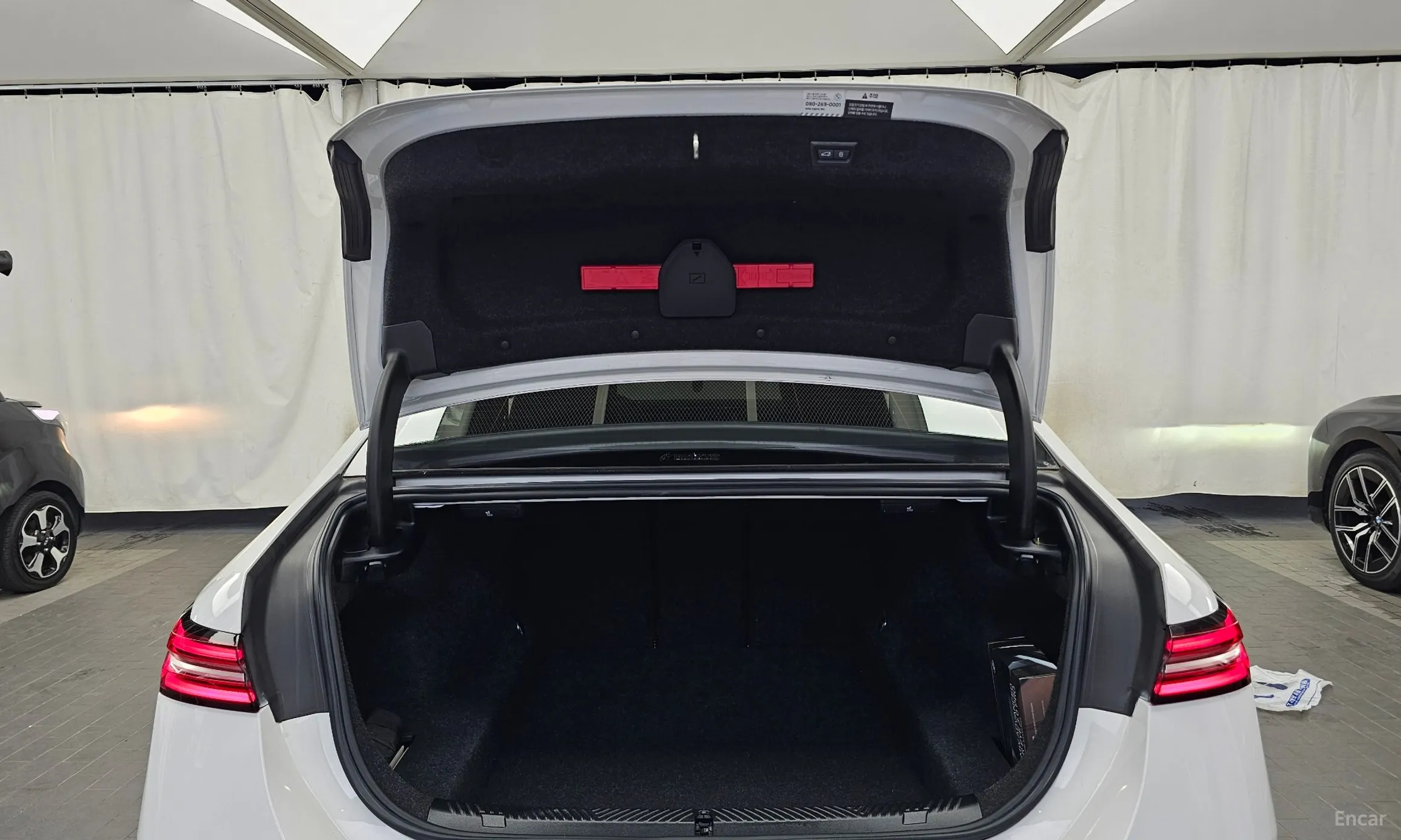 BMW 5 Series (G60) превью 20