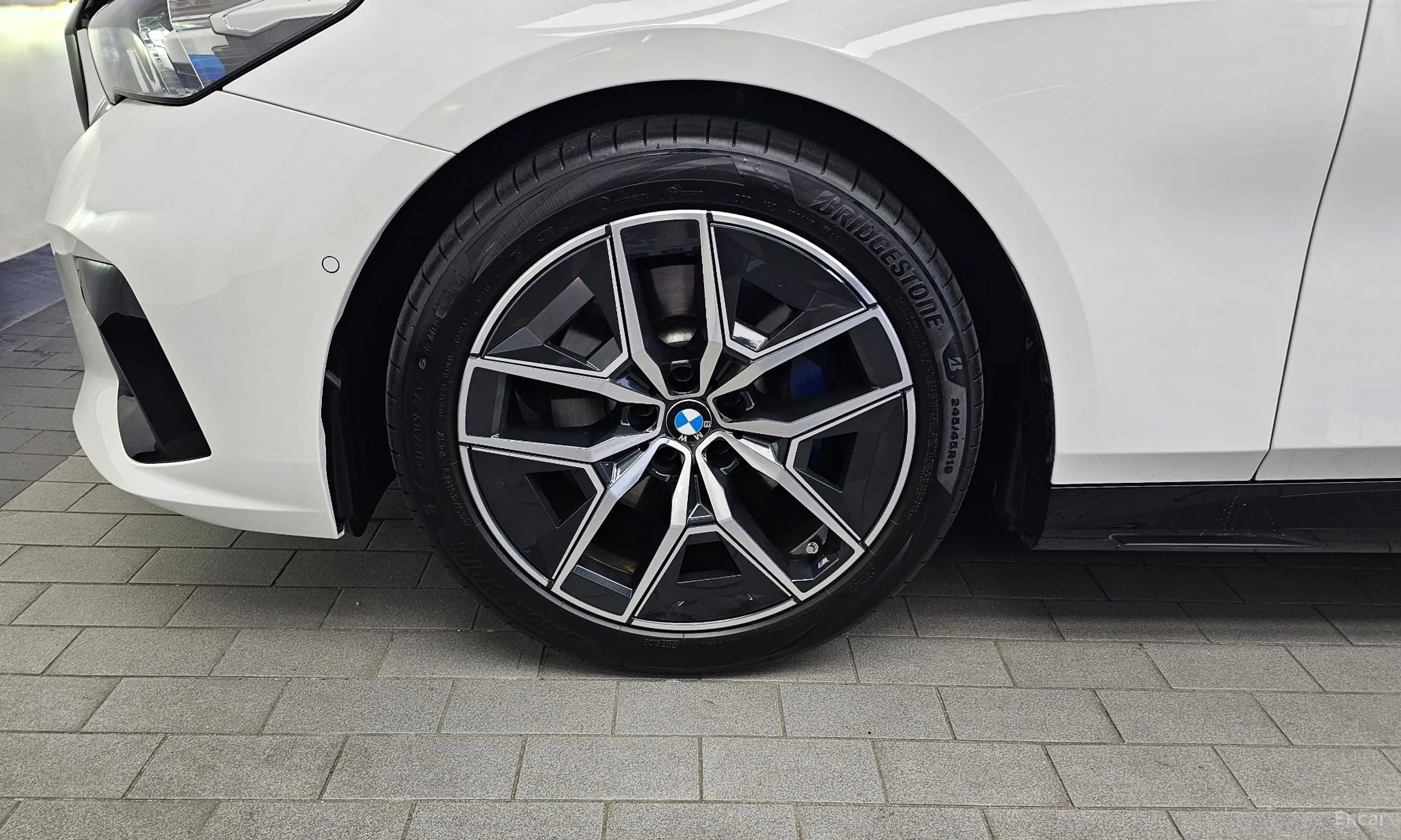 BMW 5 Series (G60) превью 5