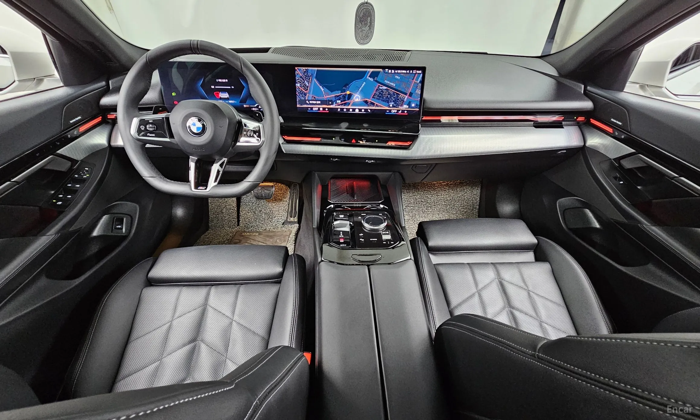 BMW 5 Series (G60) превью 7