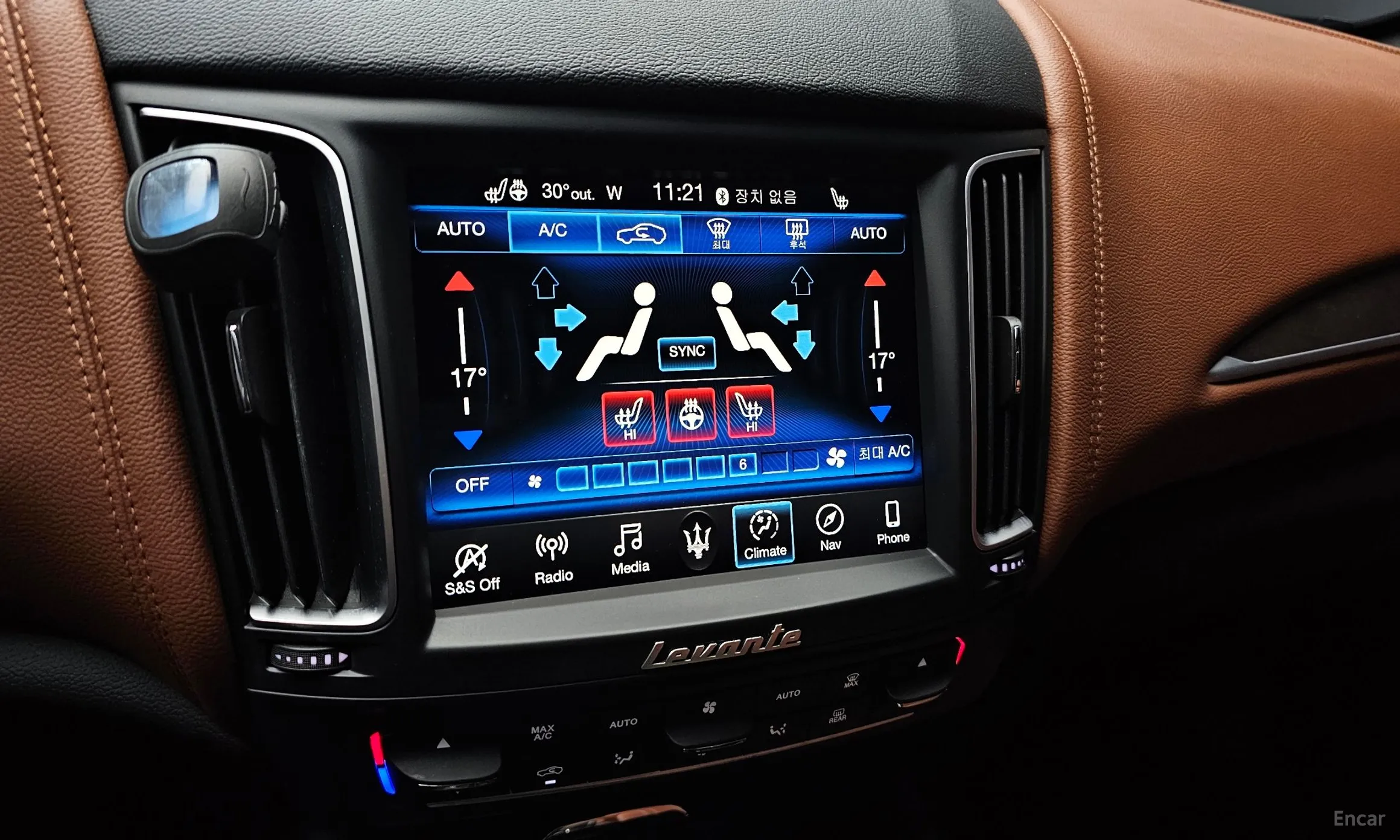 Maserati Levante превью 14