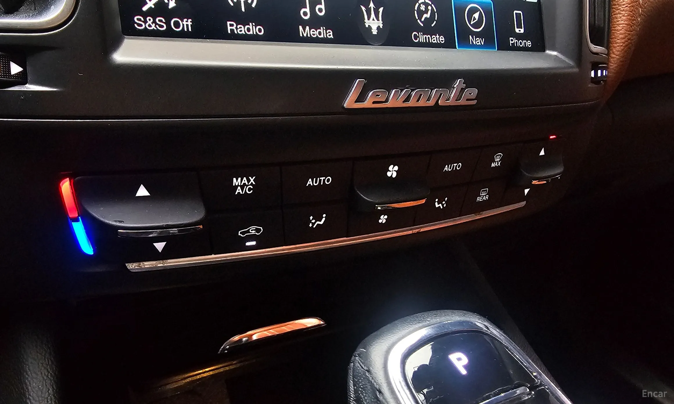 Maserati Levante превью 17