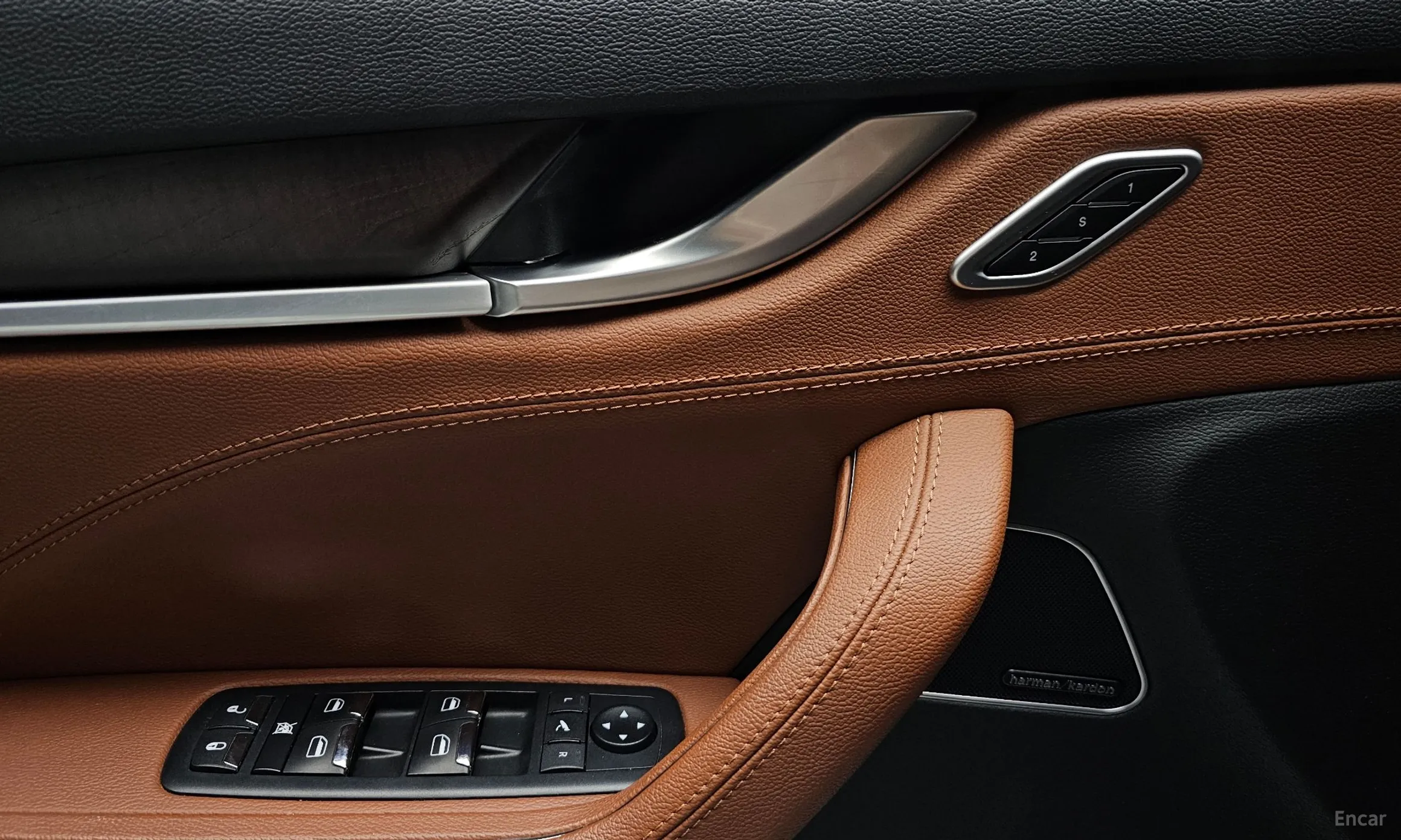 Maserati Levante превью 20