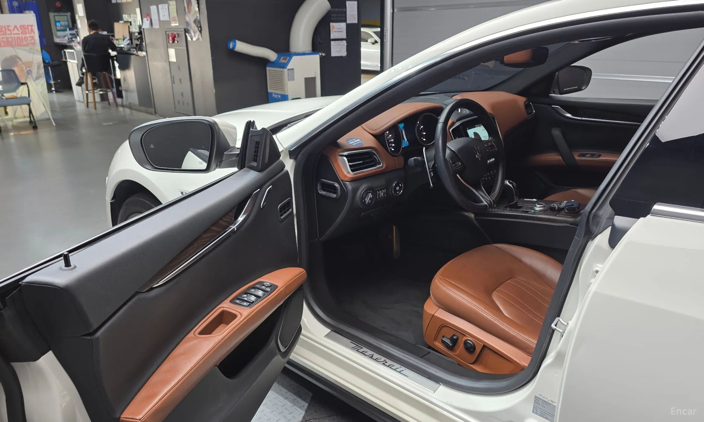 Maserati Ghibli превью 10