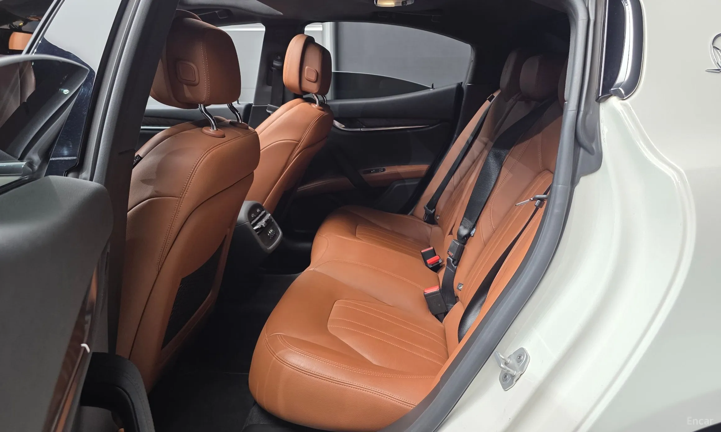 Maserati Ghibli превью 12