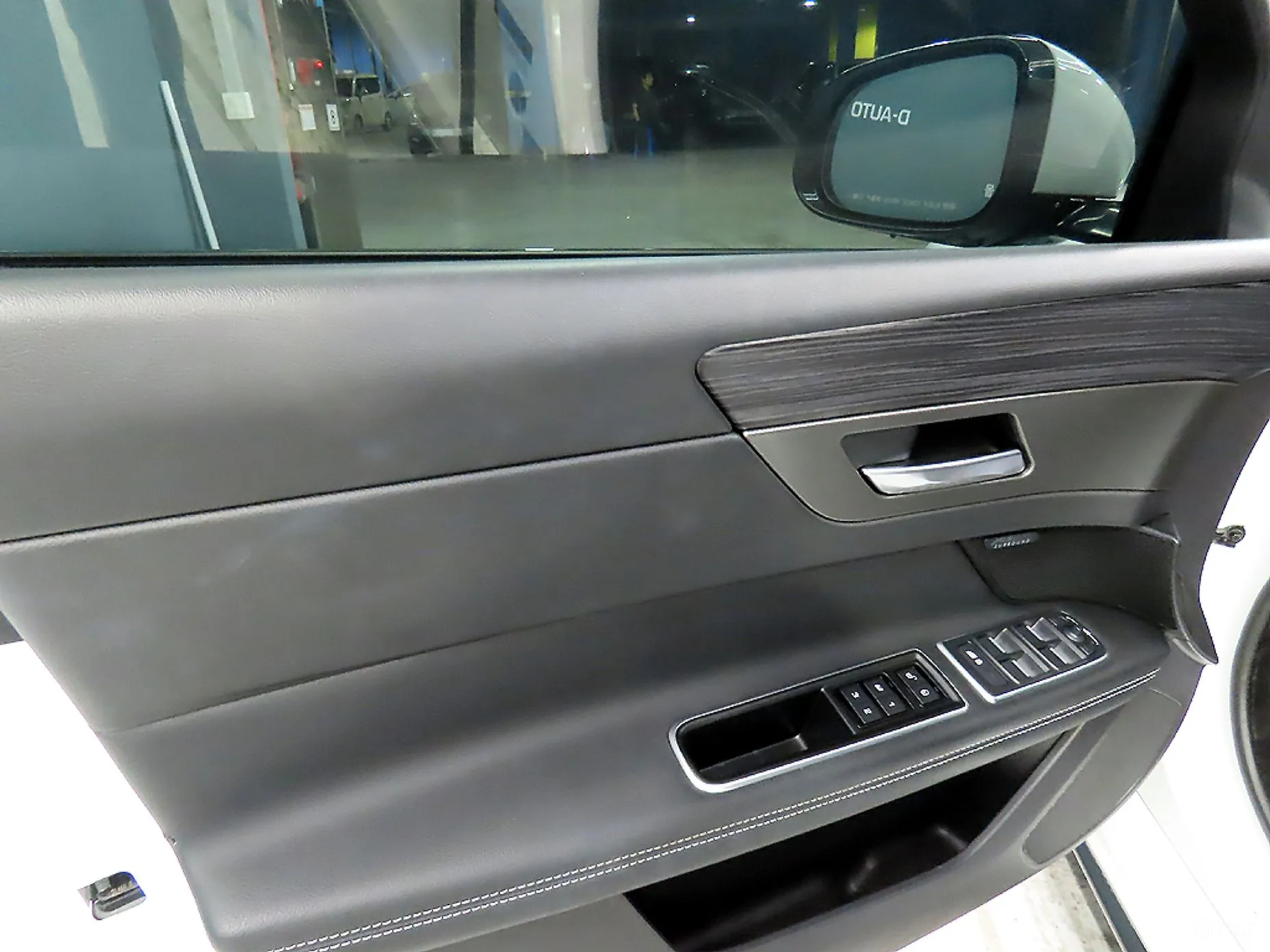 Jaguar XF (x260) превью 16