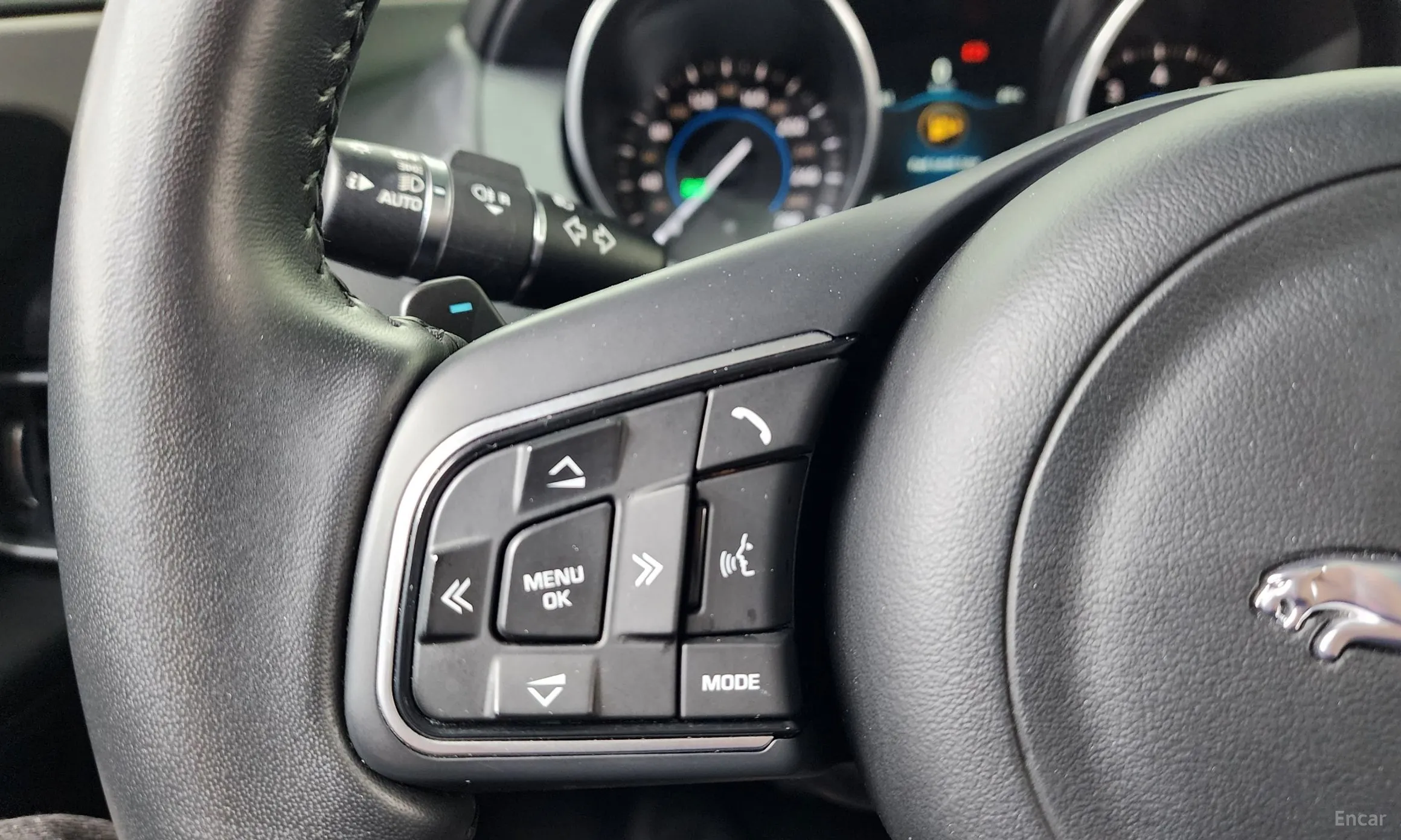 Jaguar XE превью 19