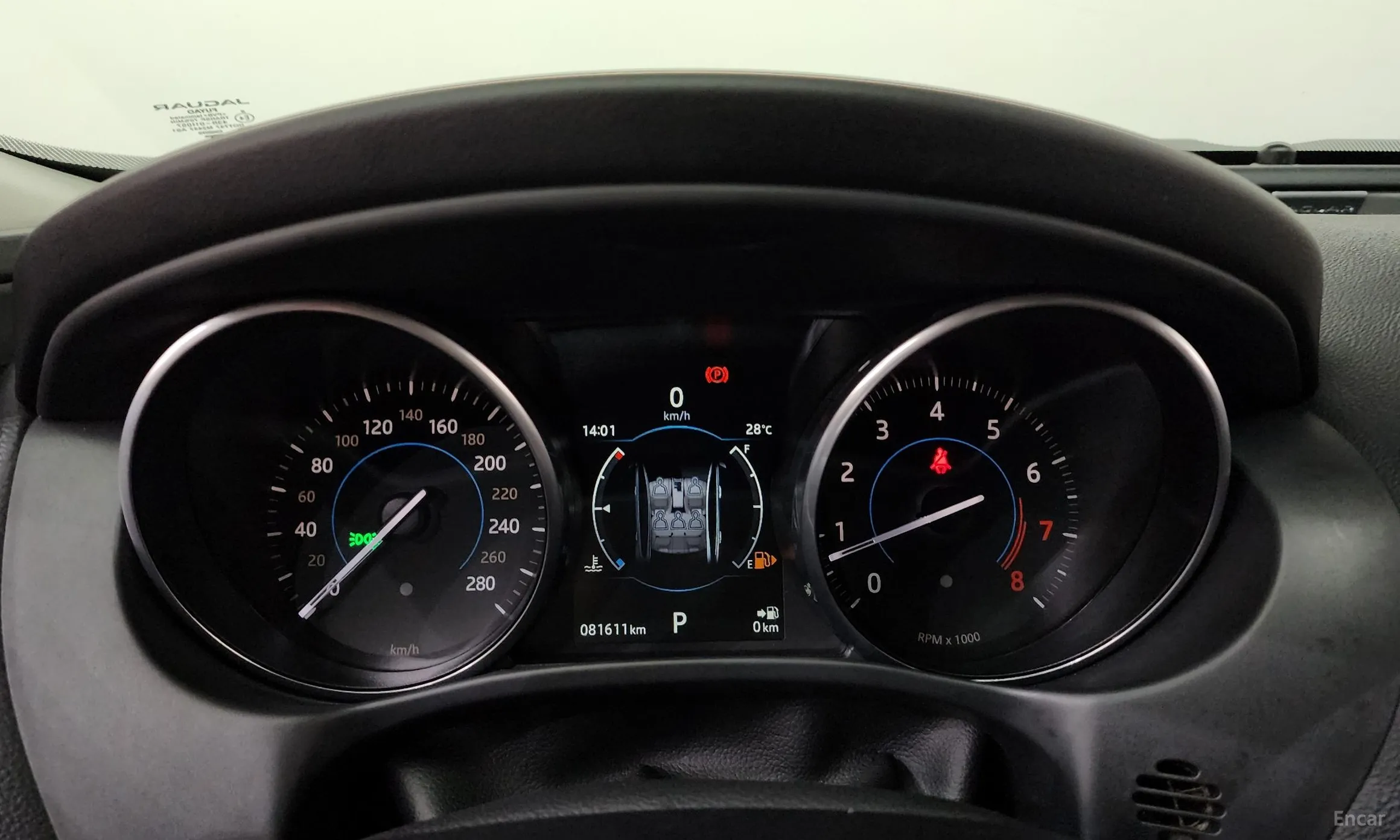 Jaguar XE превью 8