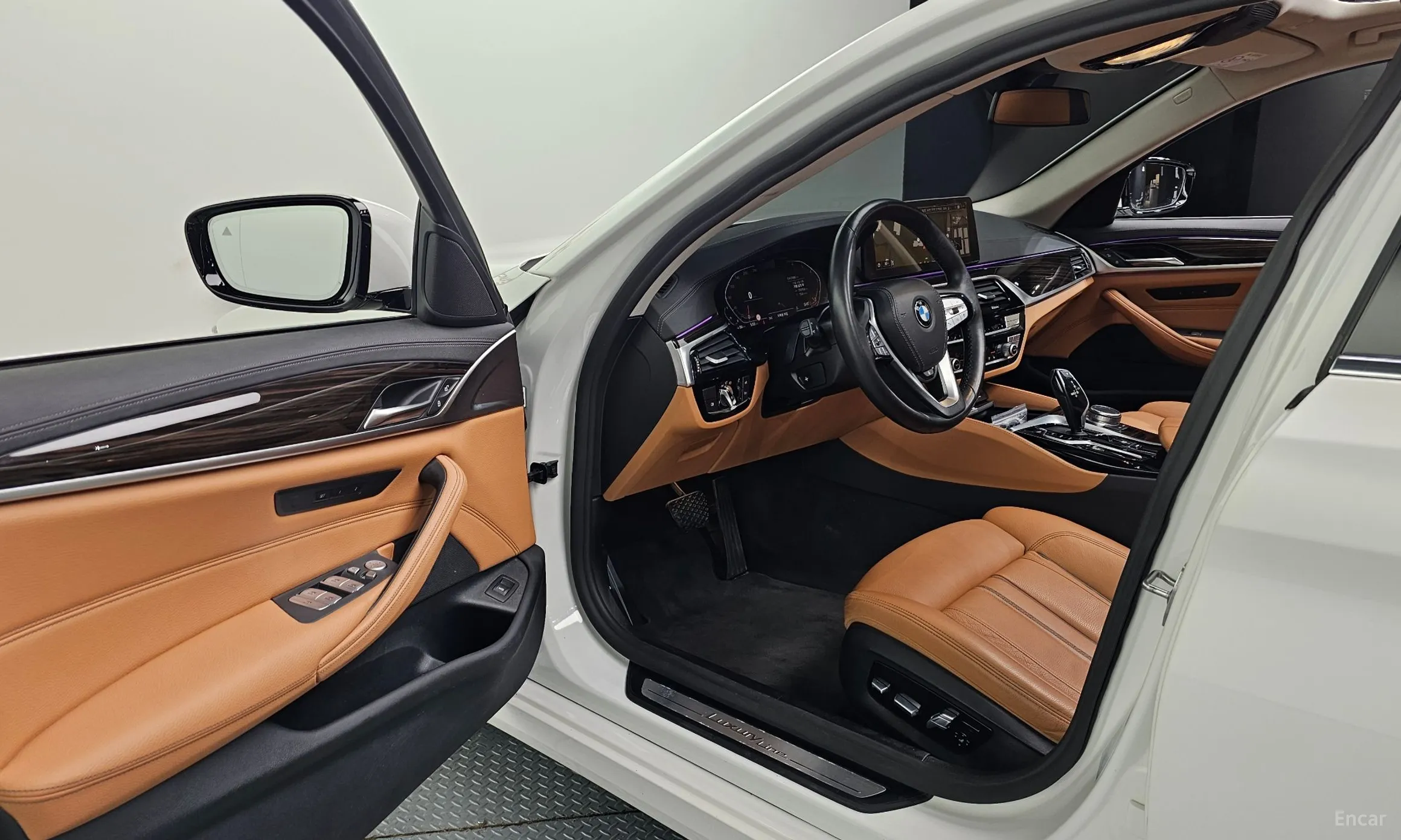 BMW 5 Series (G30) превью 10