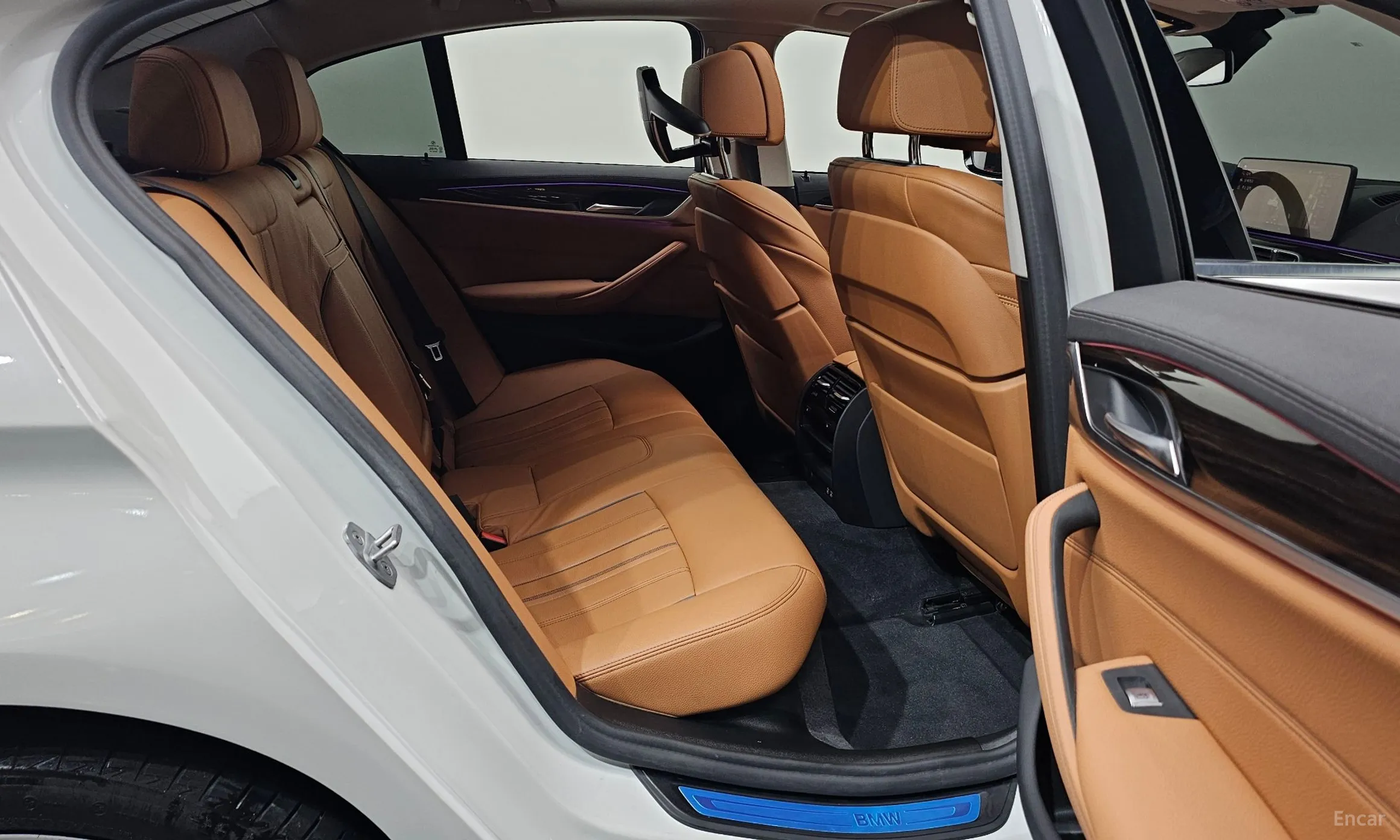BMW 5 Series (G30) превью 11