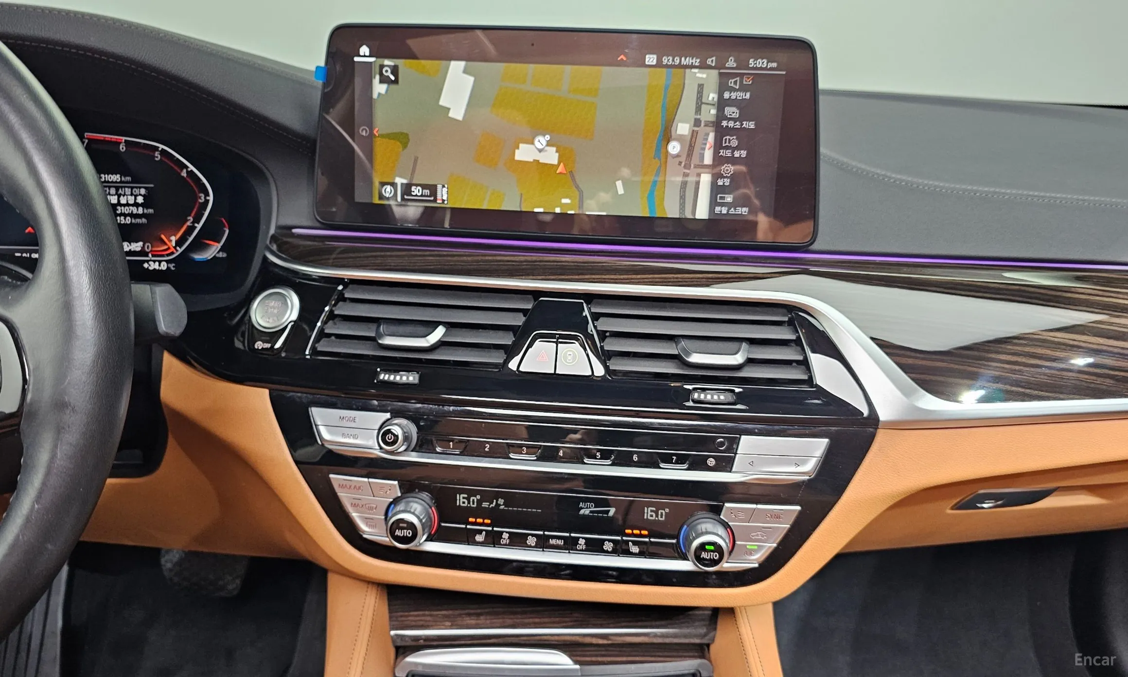 BMW 5 Series (G30) превью 12