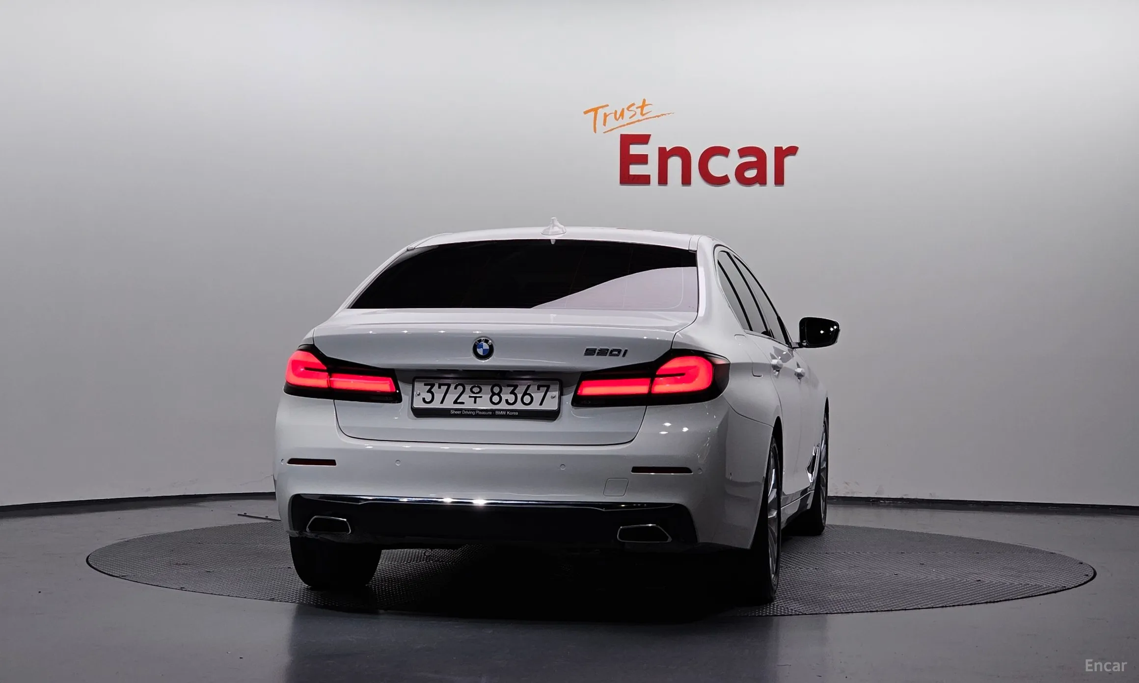 BMW 5 Series (G30) превью 4