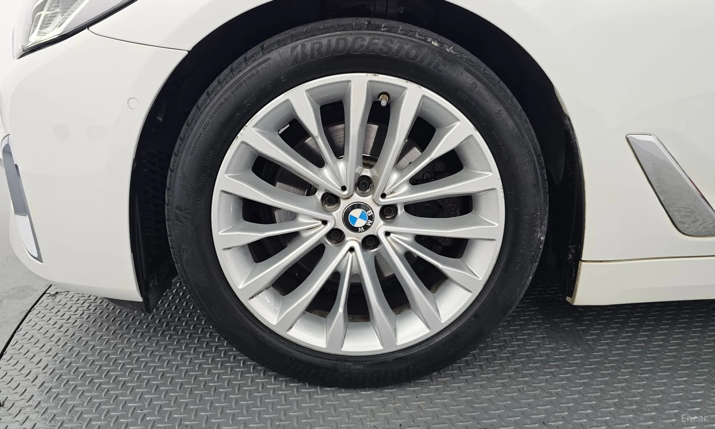 BMW 5 Series (G30) превью 5