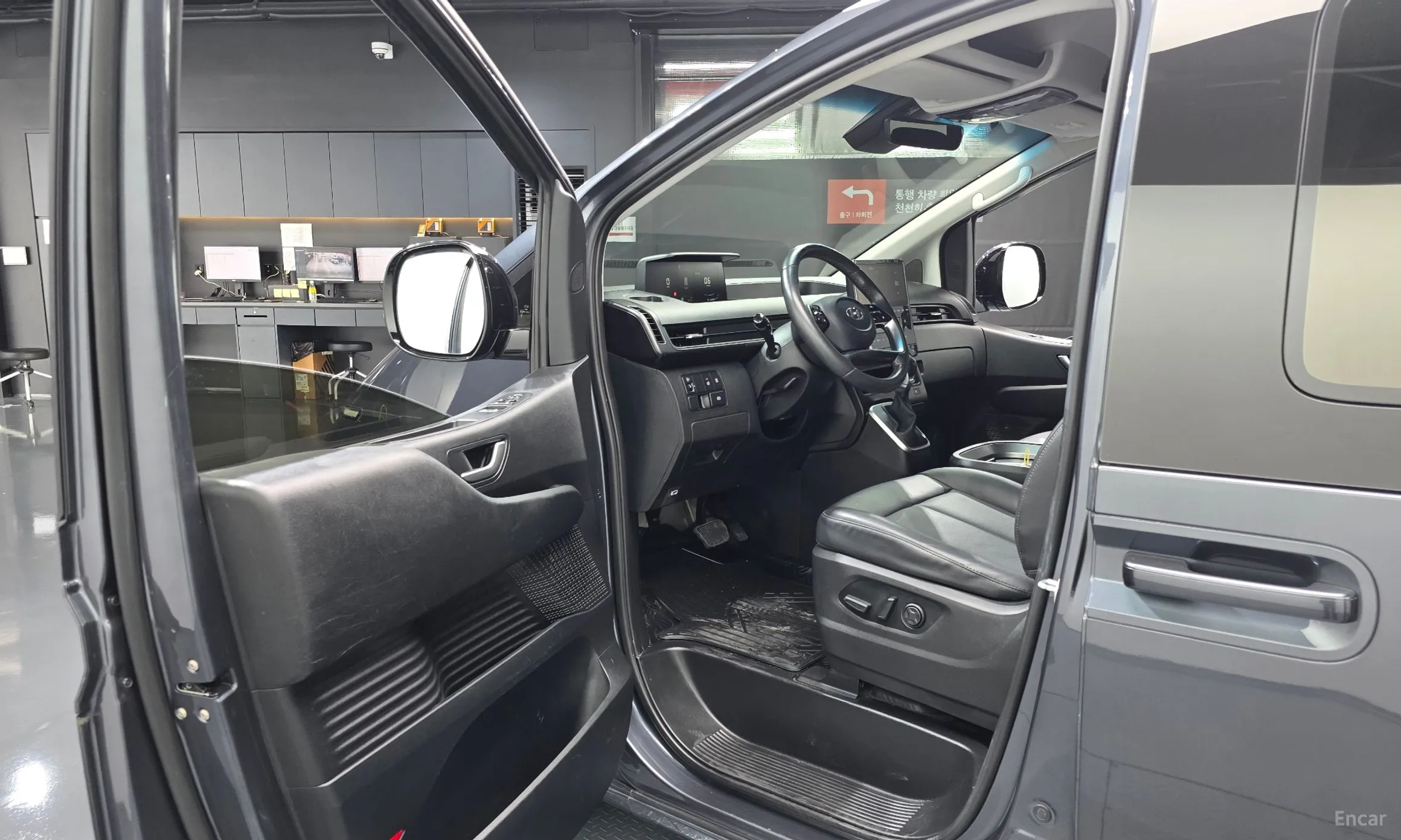 Hyundai Staria превью 10