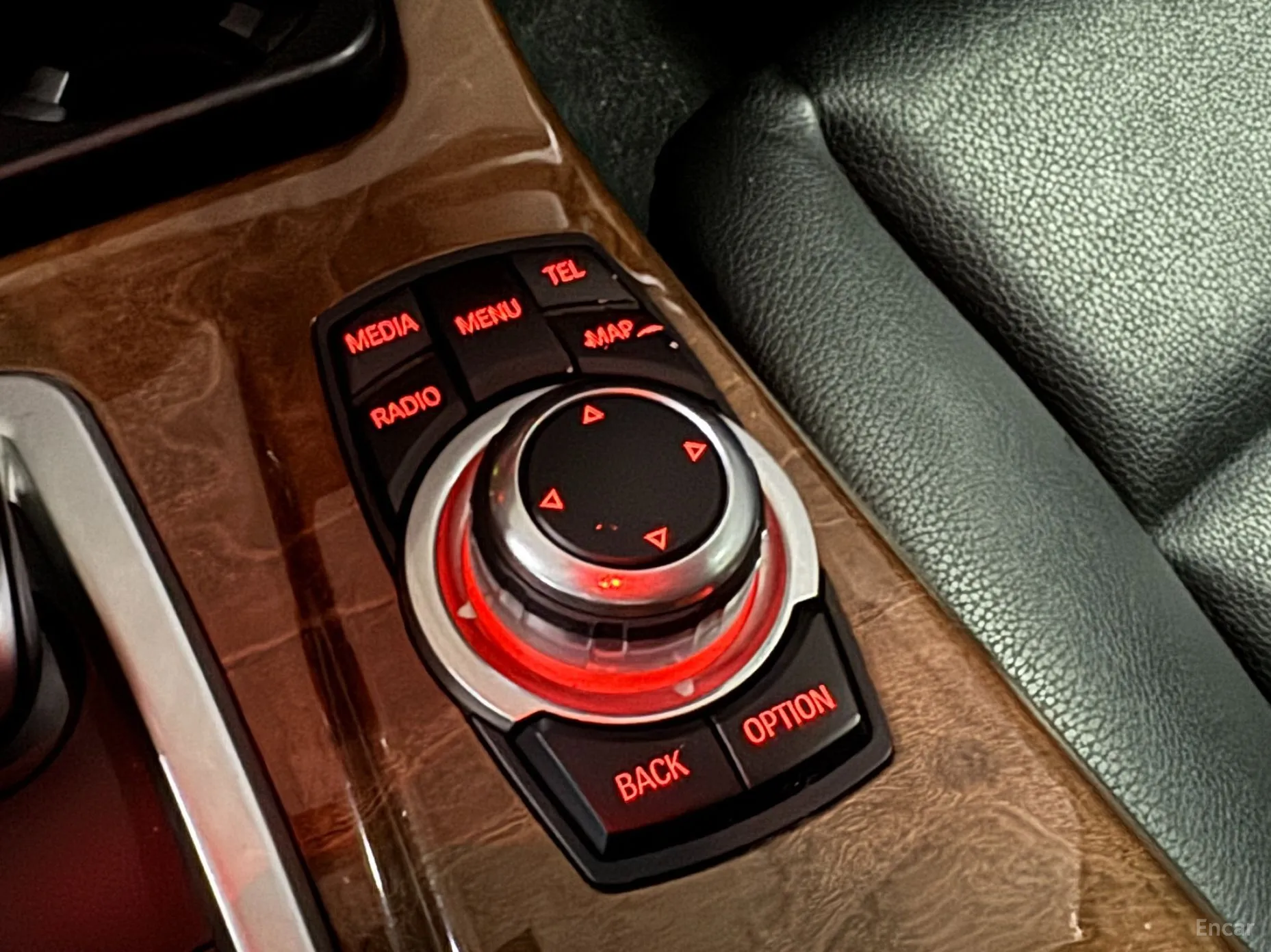 BMW 5 Series (F10) превью 15