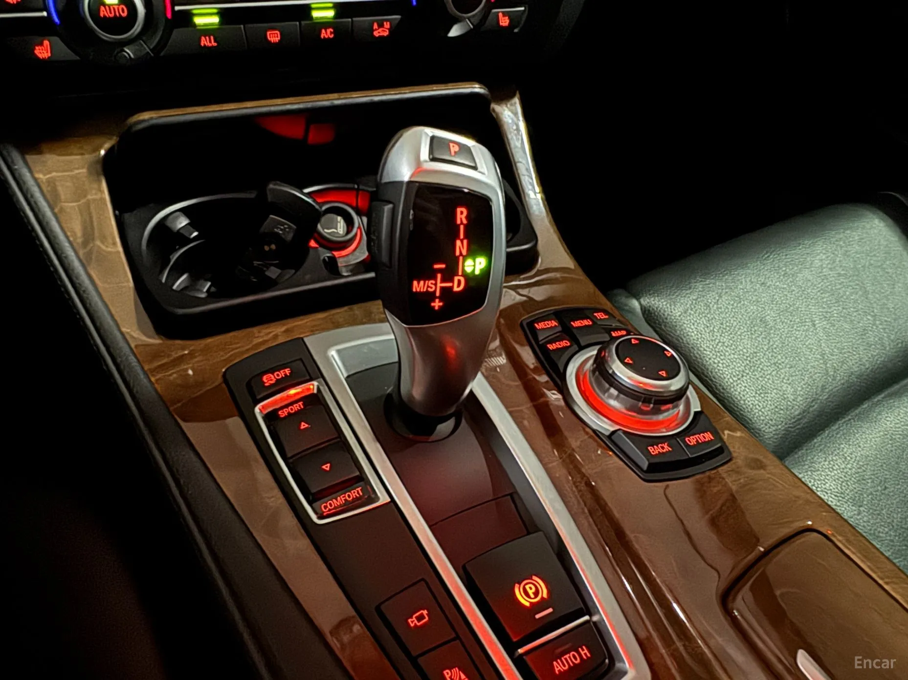 BMW 5 Series (F10) превью 9