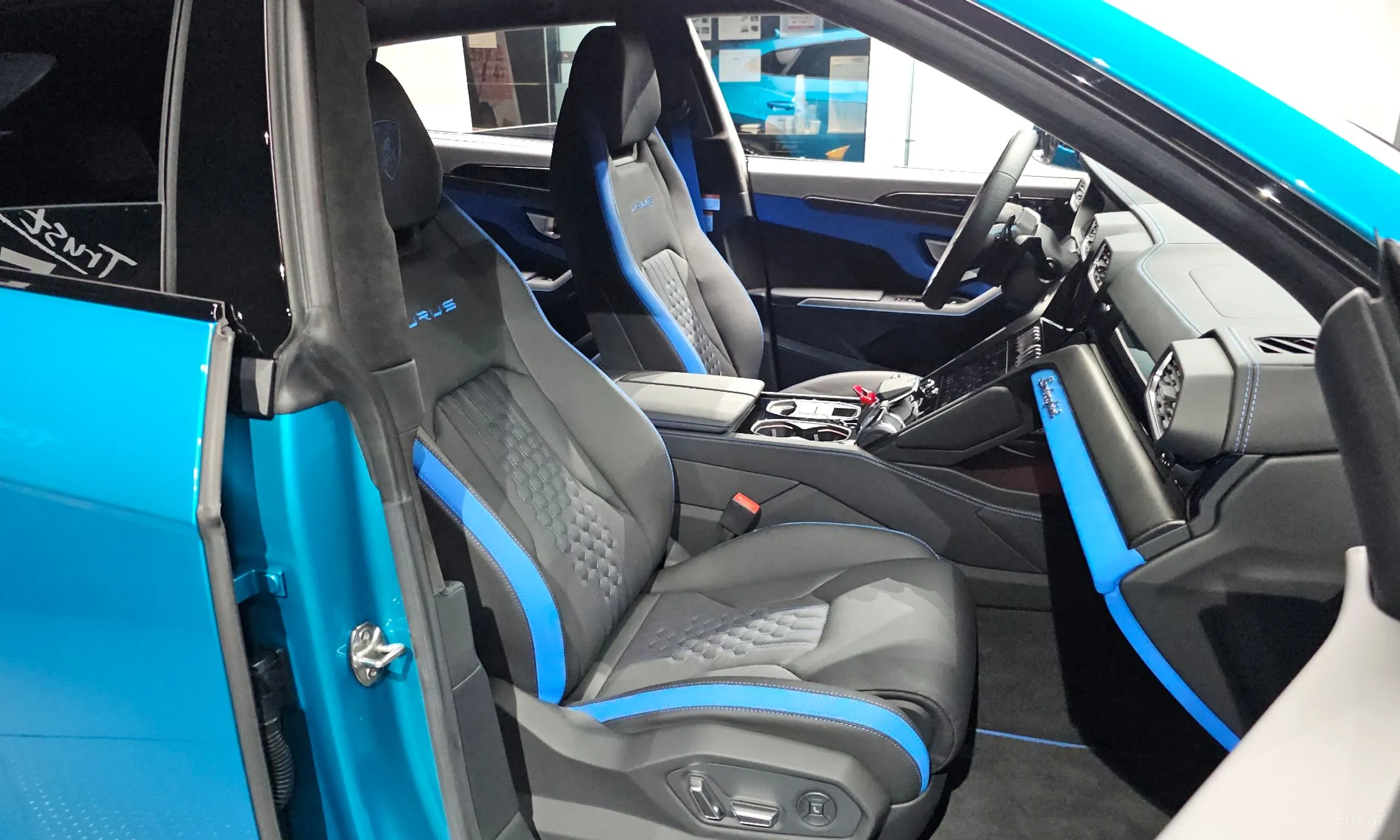 Lamborghini Urus превью 12