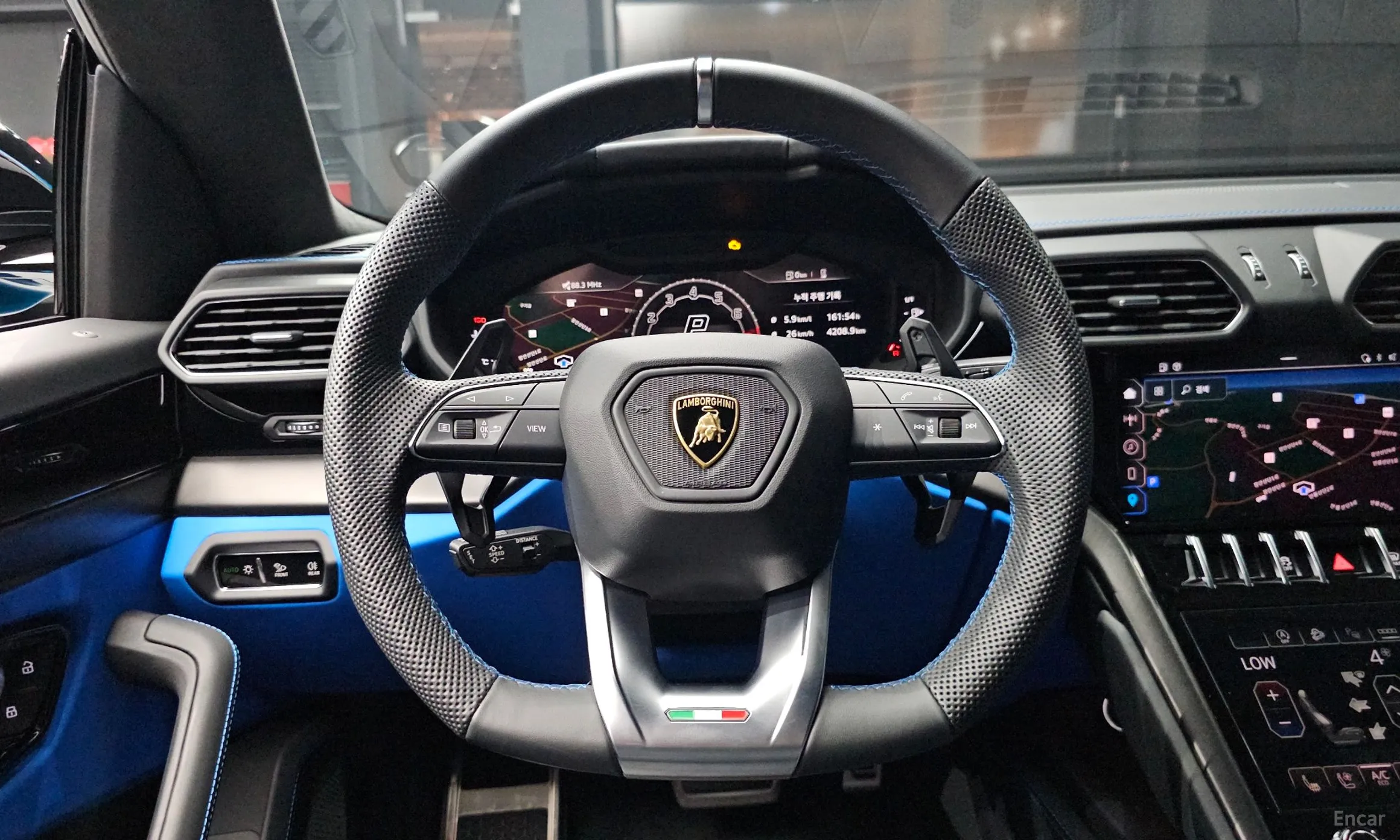 Lamborghini Urus превью 13