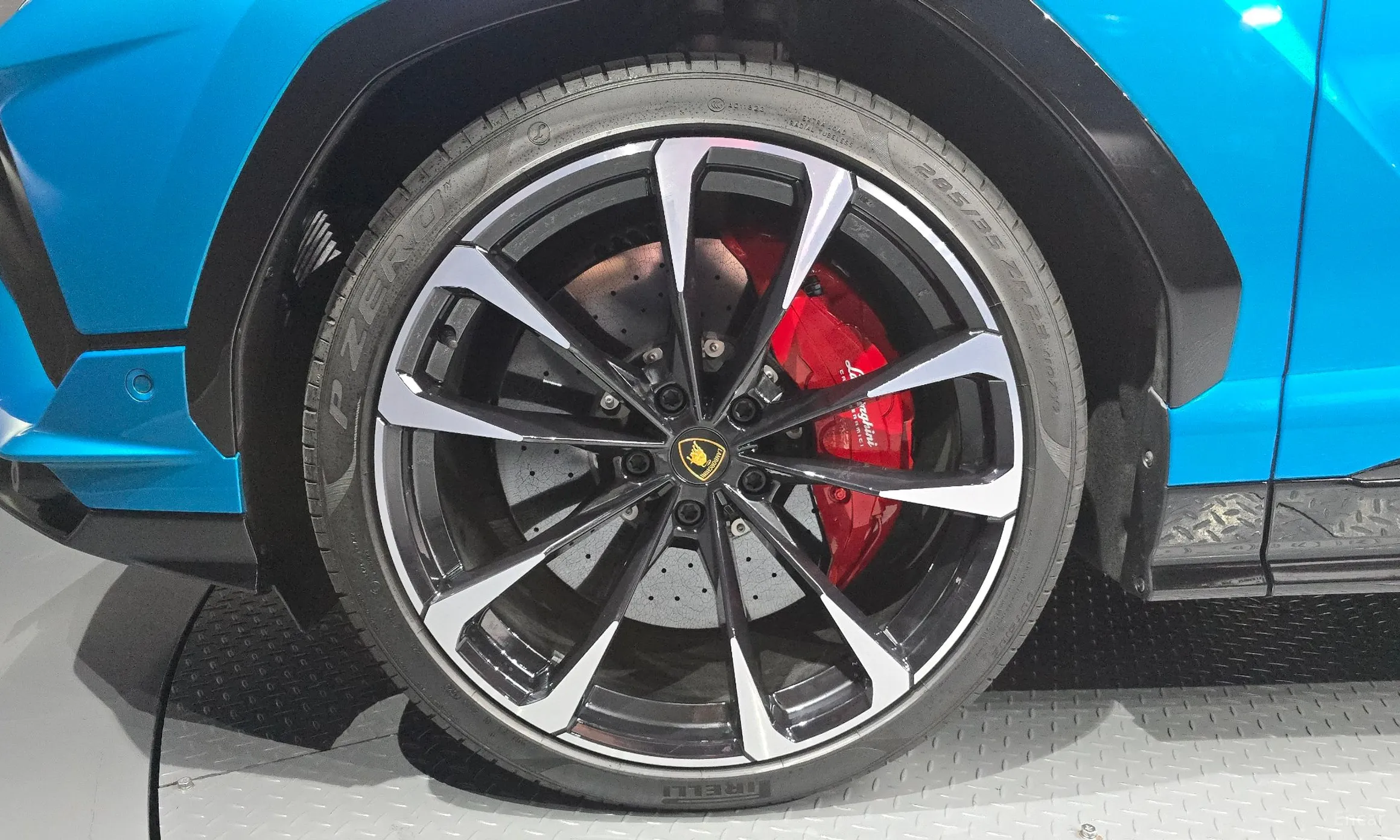Lamborghini Urus превью 5